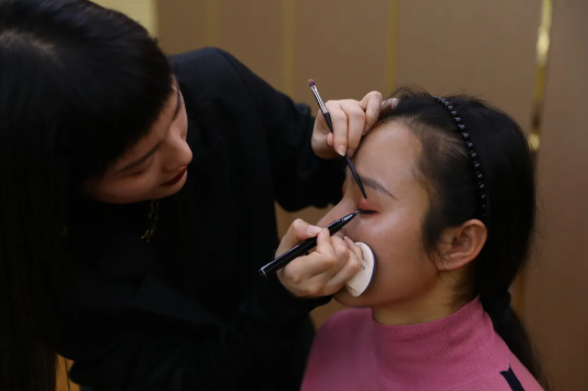 午夜无码伦费影视在线观看果冻