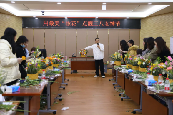 午夜无码伦费影视在线观看果冻