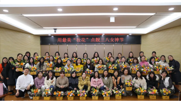 午夜无码伦费影视在线观看果冻