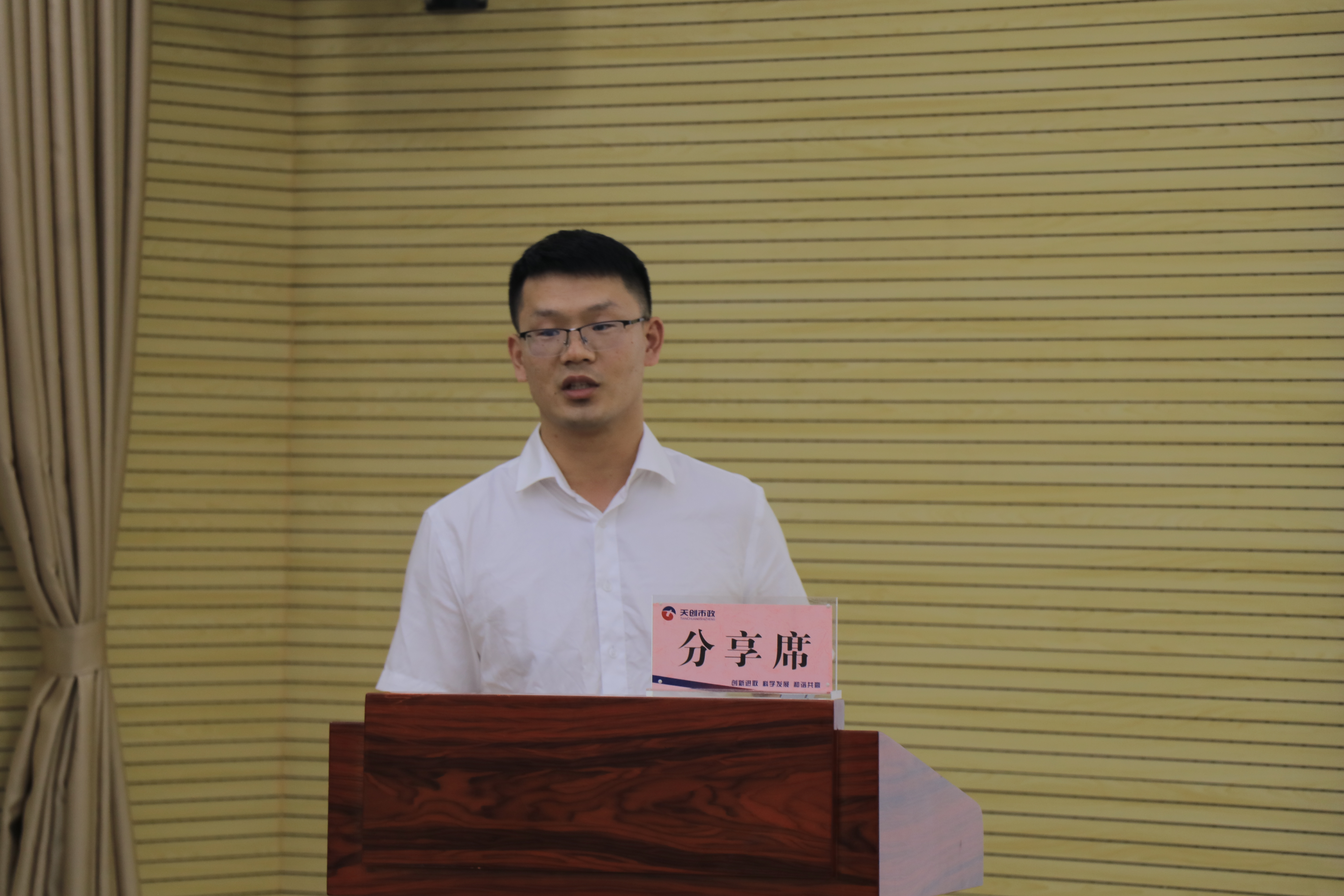 午夜无码伦费影视在线观看果冻