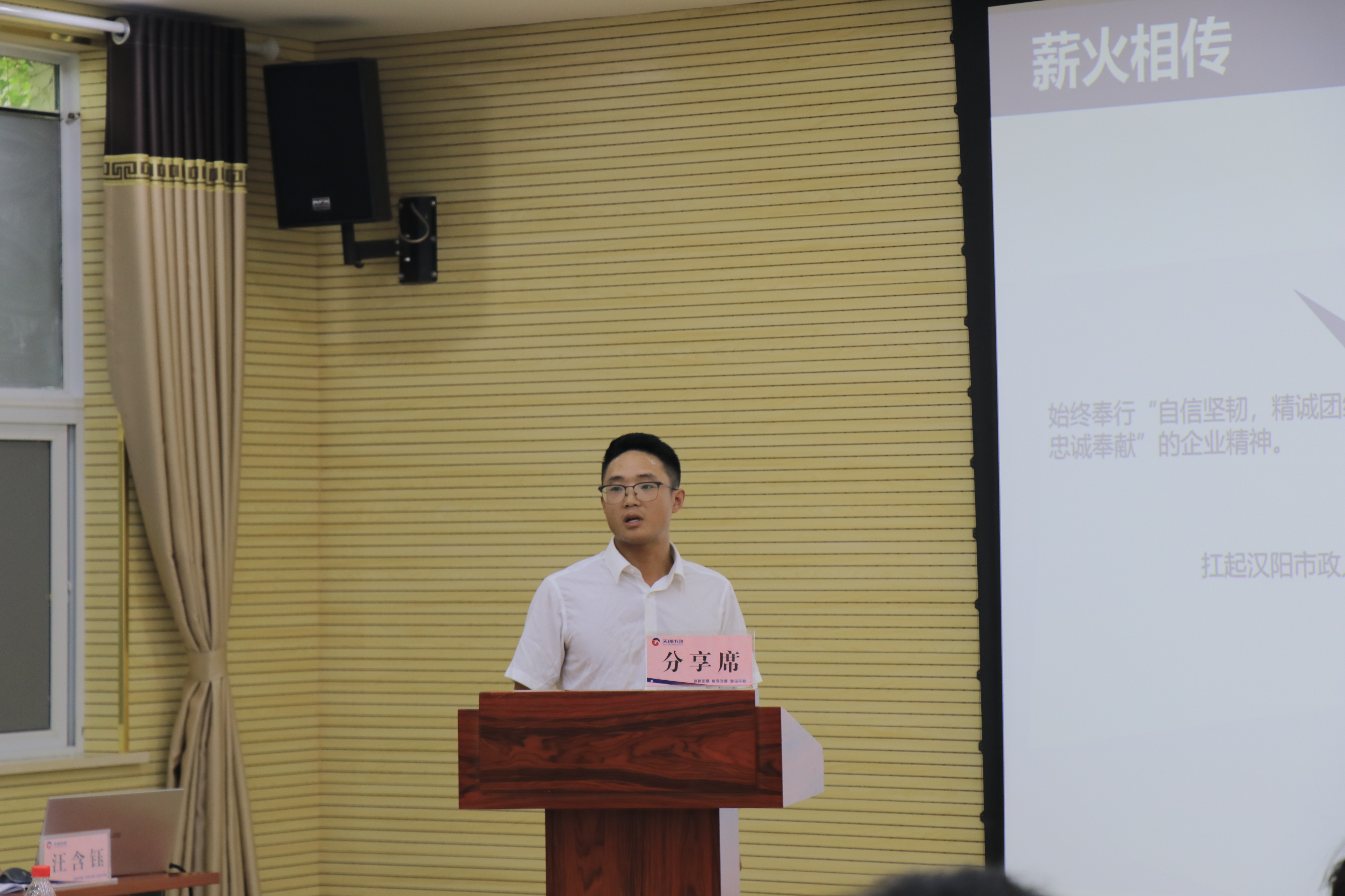 午夜无码伦费影视在线观看果冻