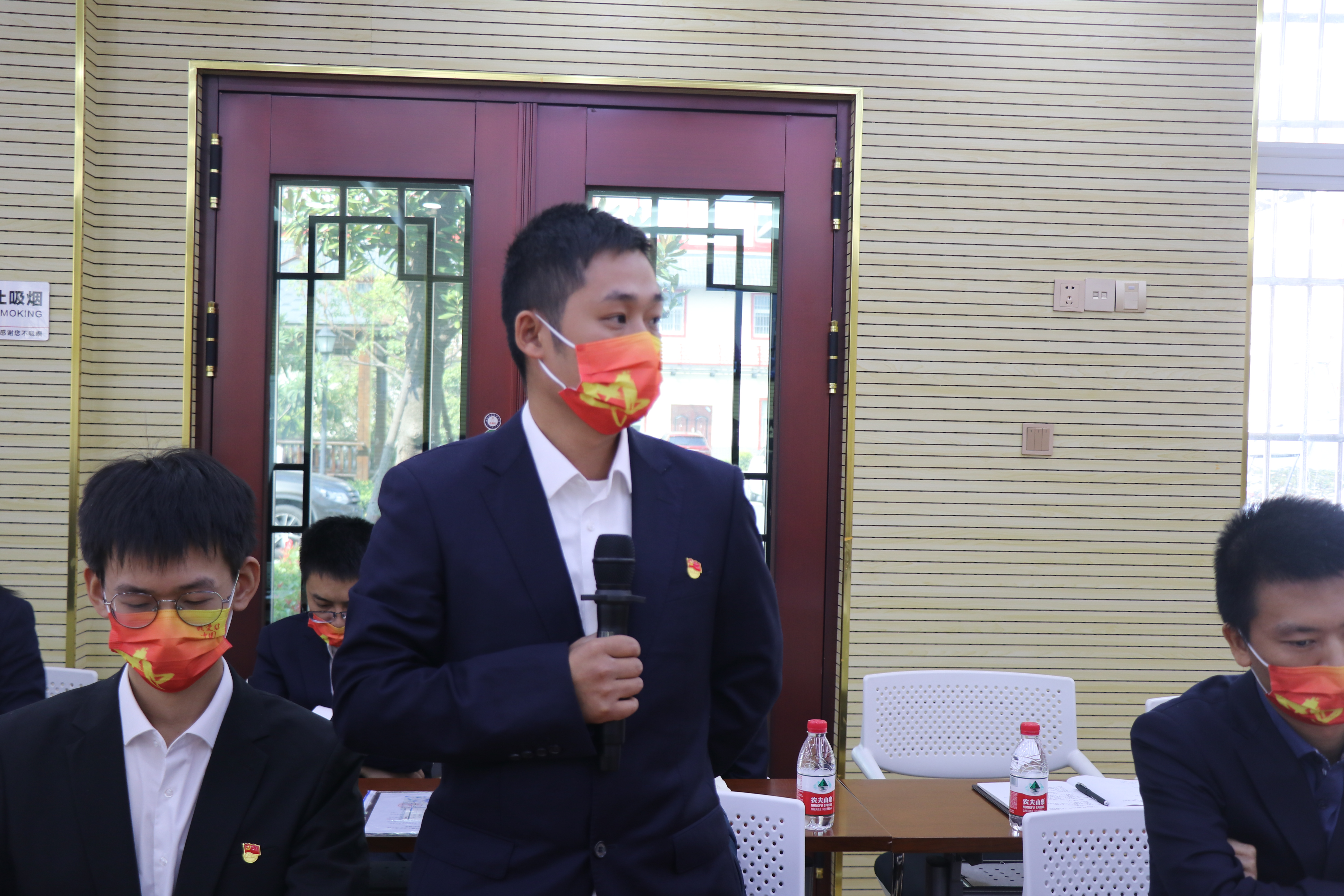 午夜无码伦费影视在线观看果冻