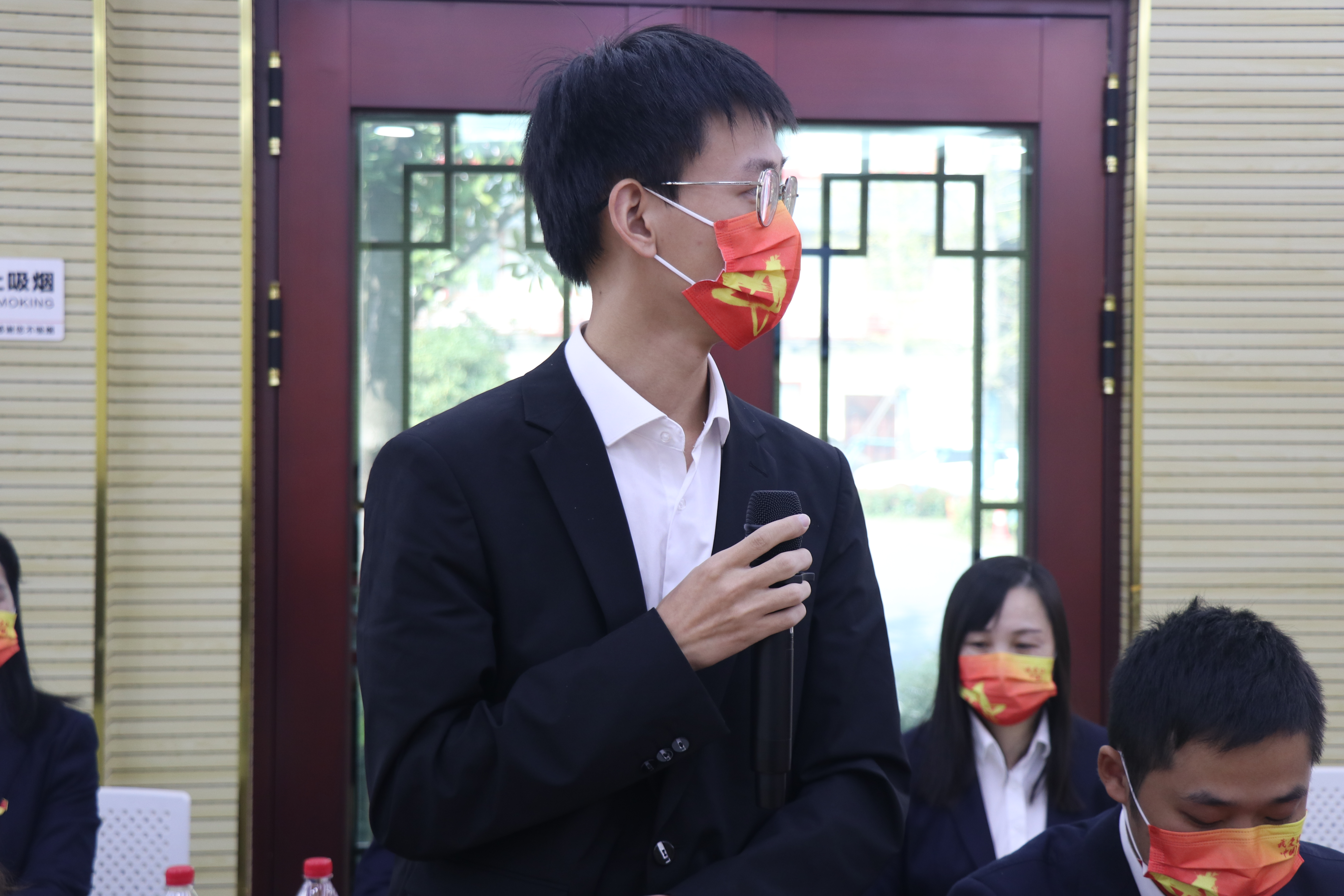 午夜无码伦费影视在线观看果冻