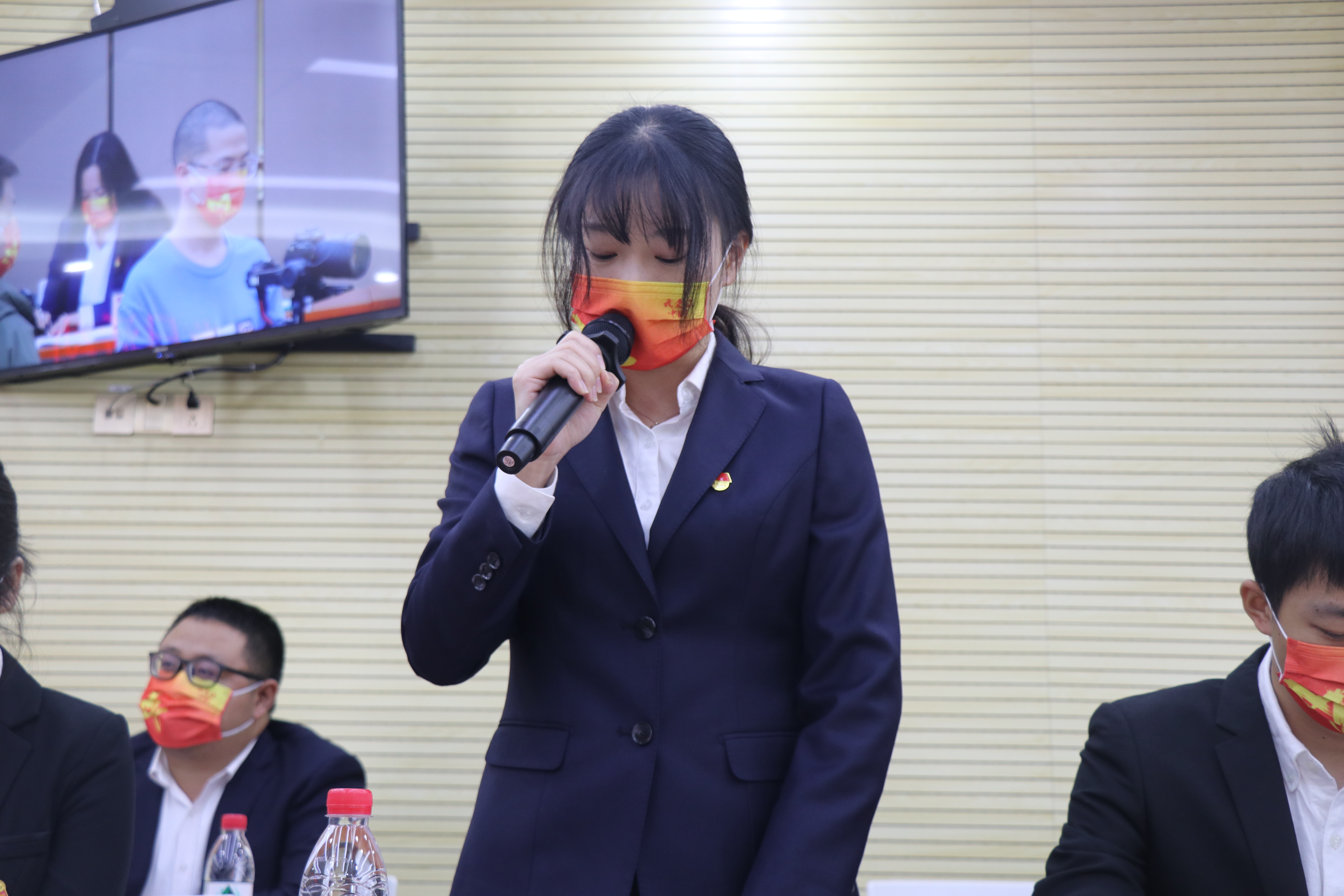 午夜无码伦费影视在线观看果冻