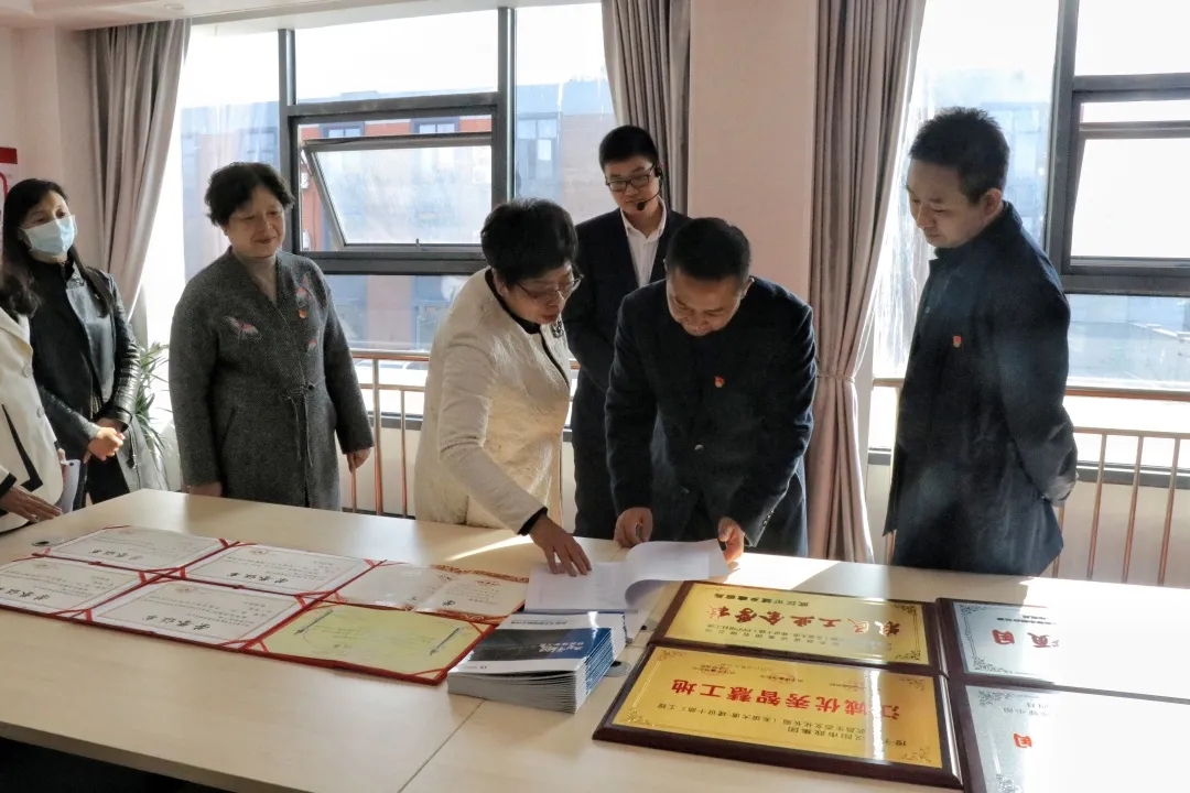 午夜无码伦费影视在线观看果冻