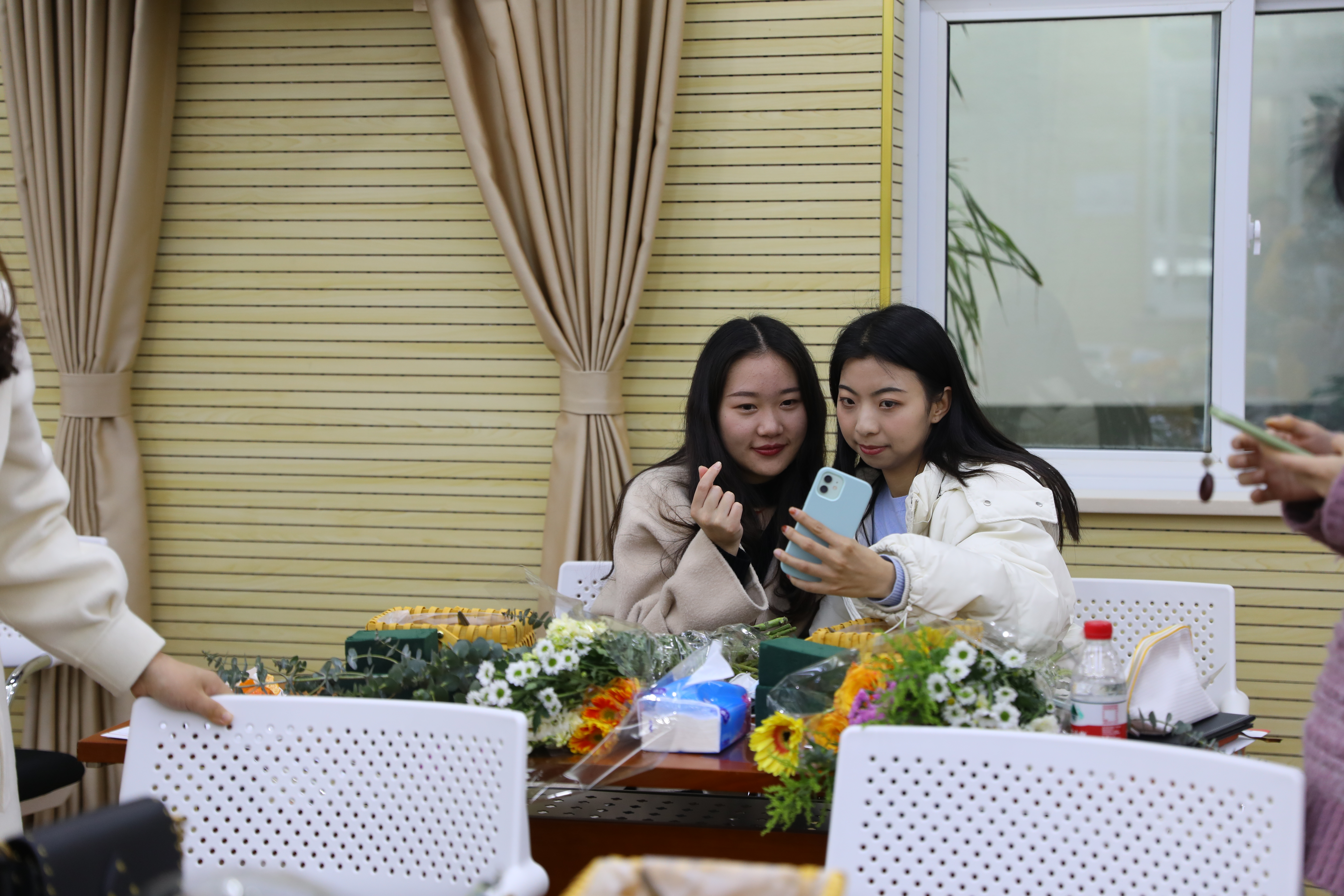 午夜无码伦费影视在线观看果冻