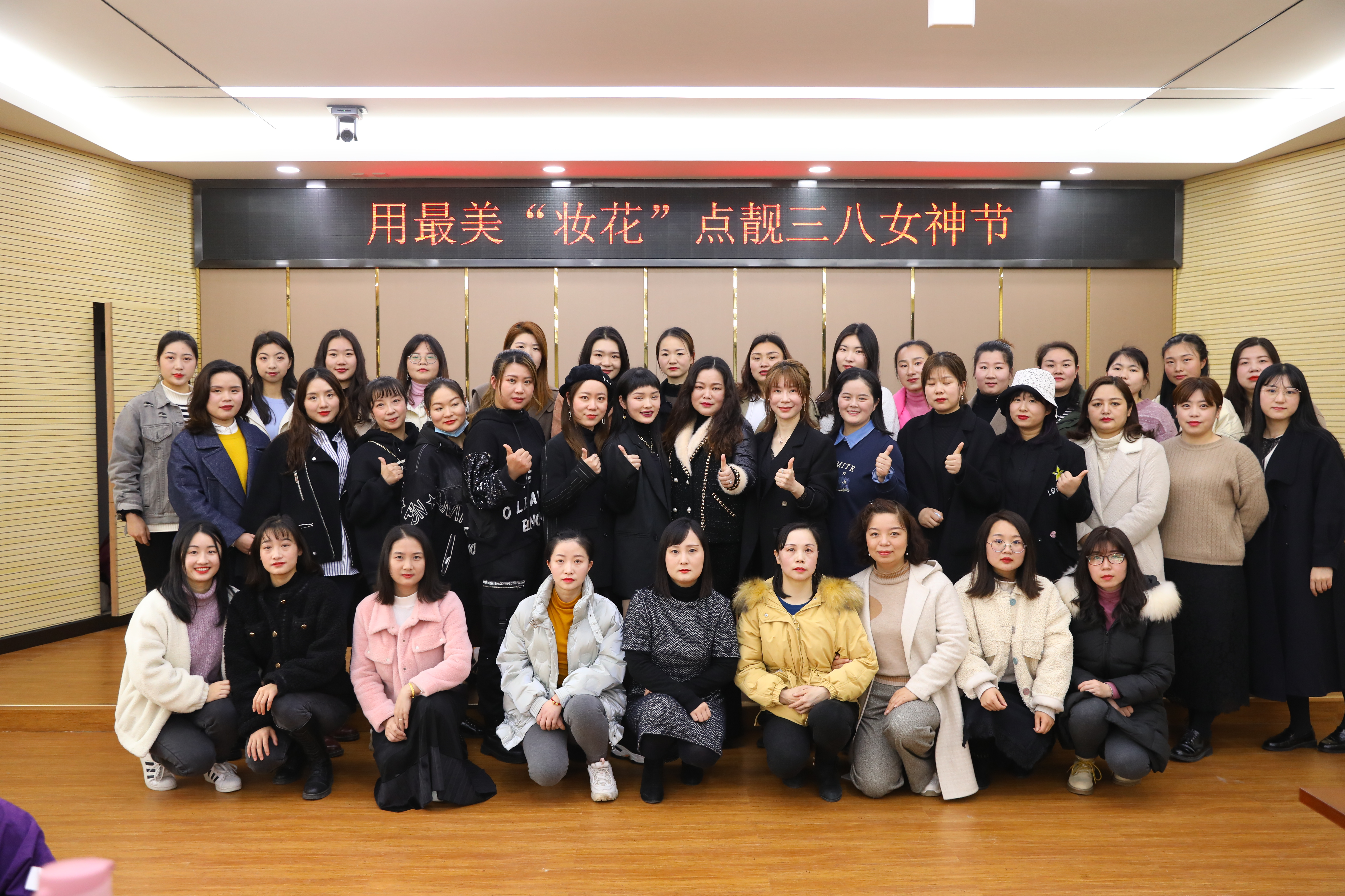 午夜无码伦费影视在线观看果冻