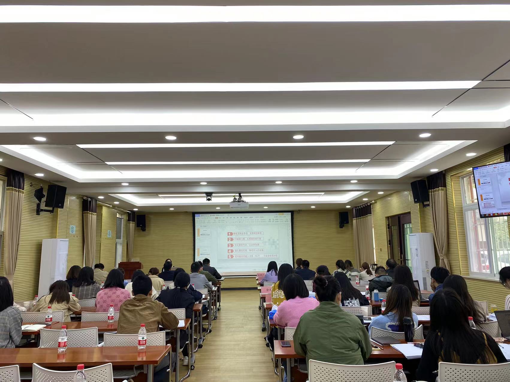 午夜无码伦费影视在线观看果冻