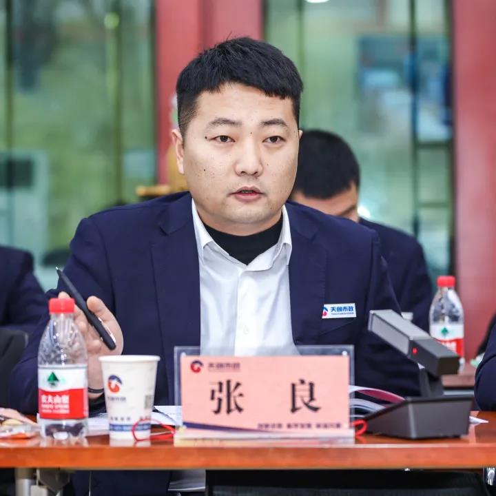 午夜无码伦费影视在线观看果冻