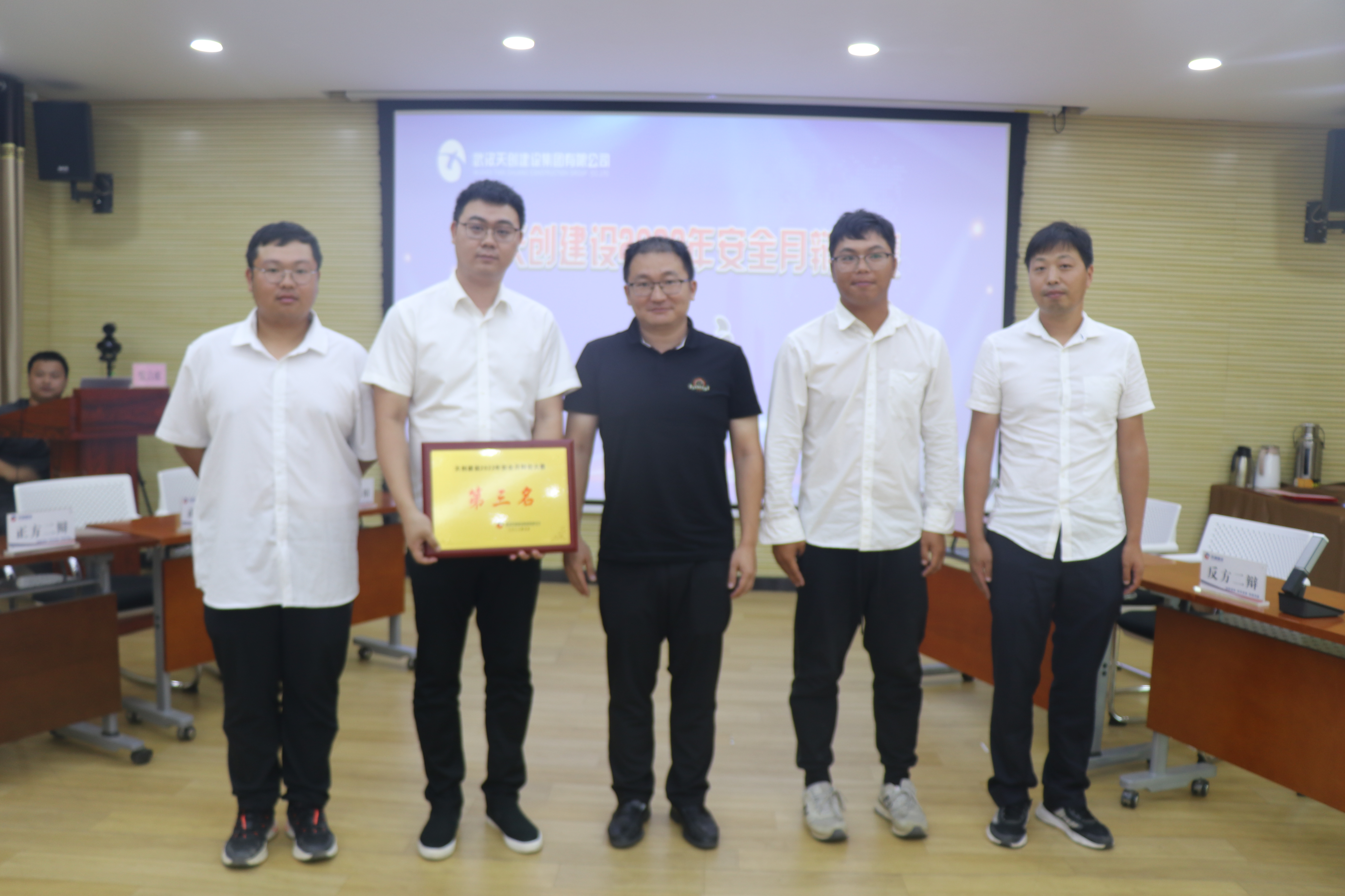 午夜无码伦费影视在线观看果冻