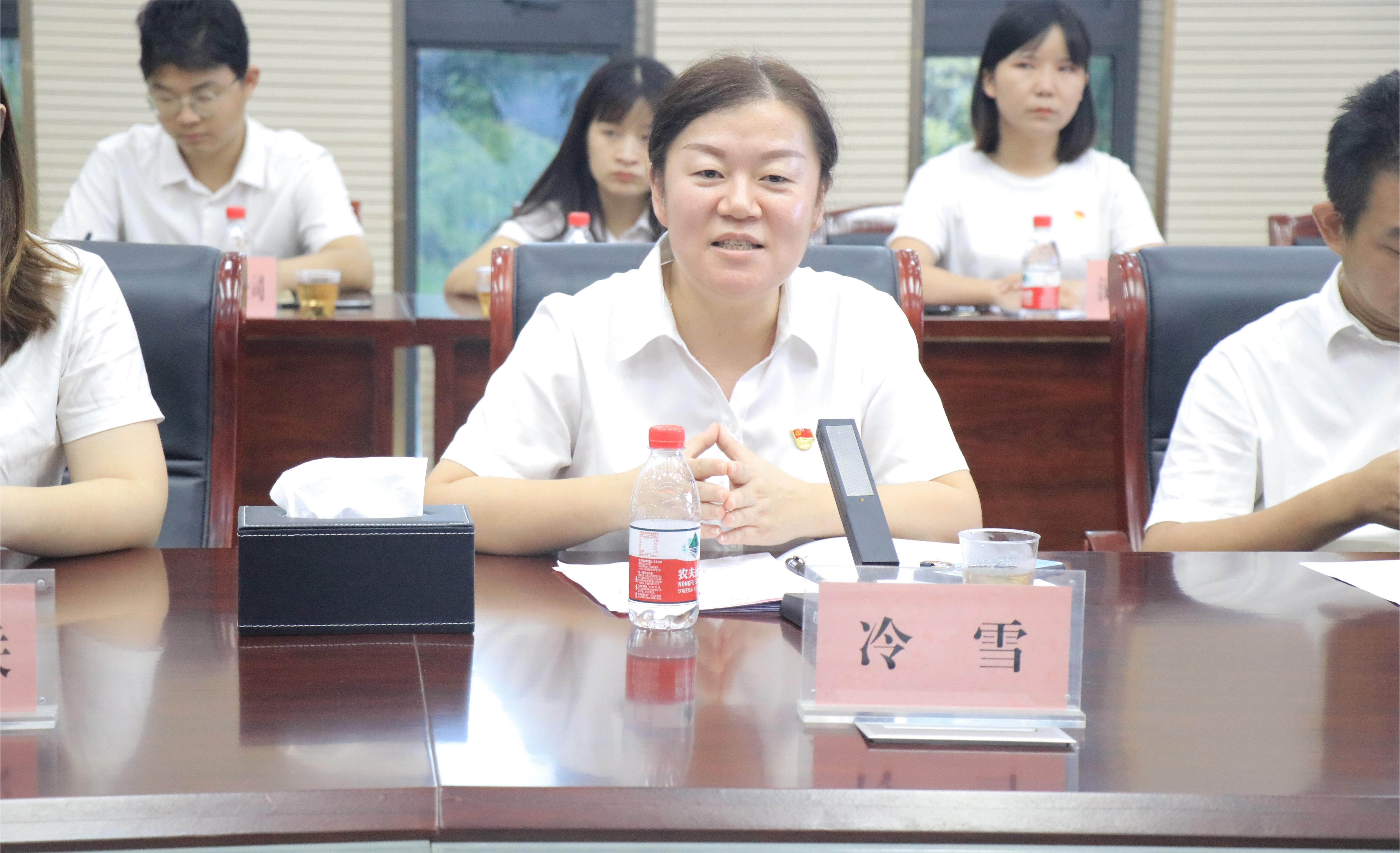 午夜无码伦费影视在线观看果冻