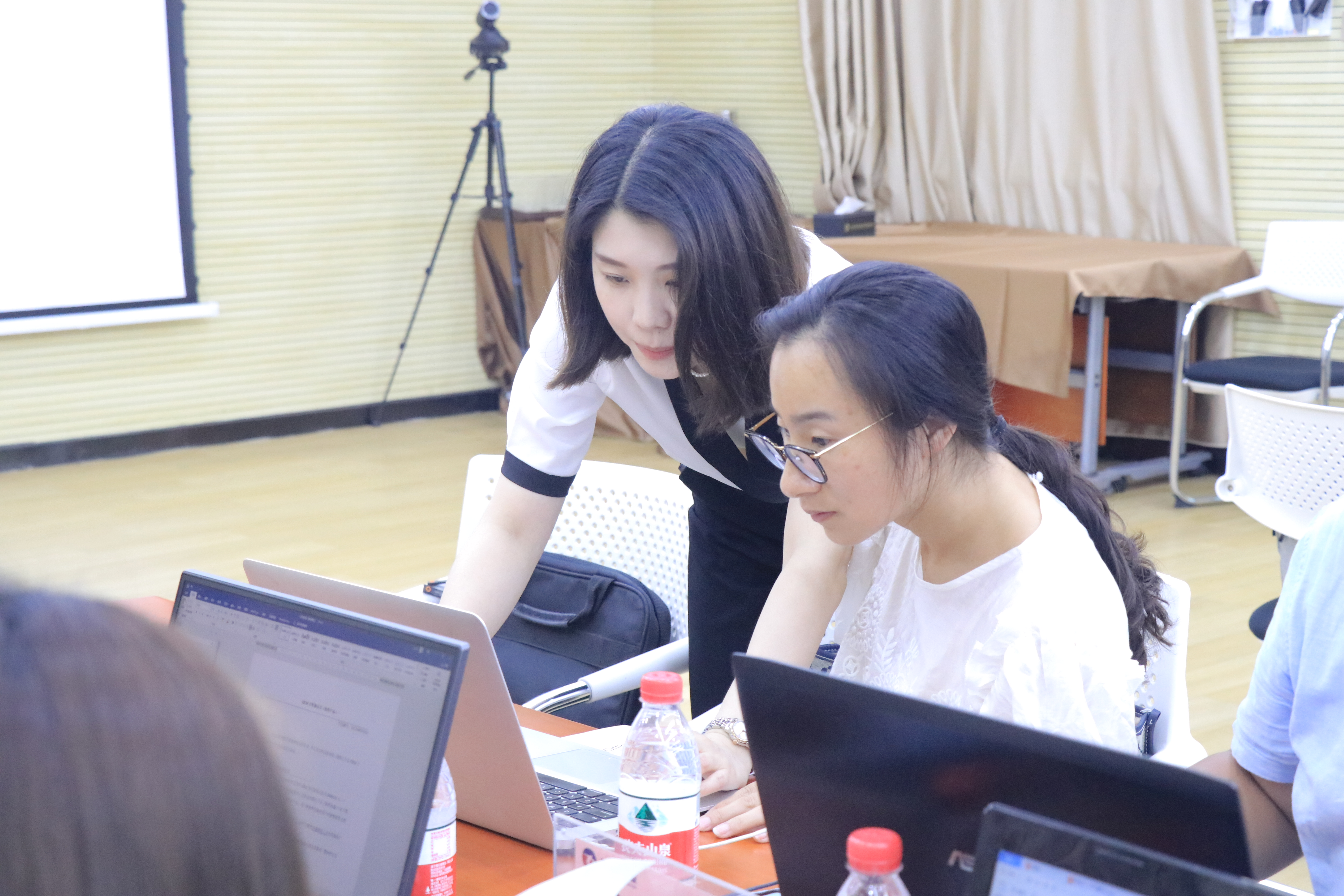 午夜无码伦费影视在线观看果冻