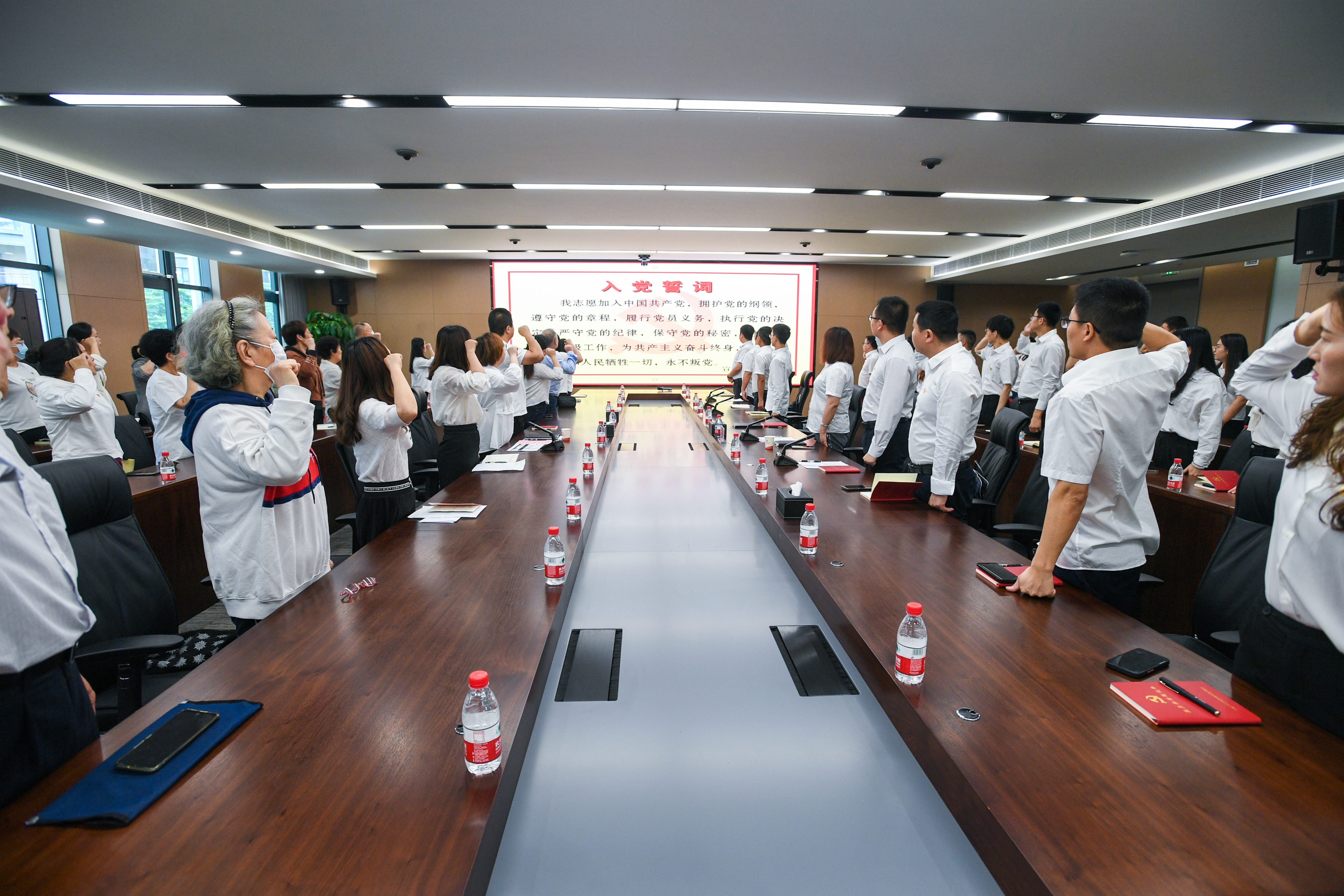 午夜无码伦费影视在线观看果冻