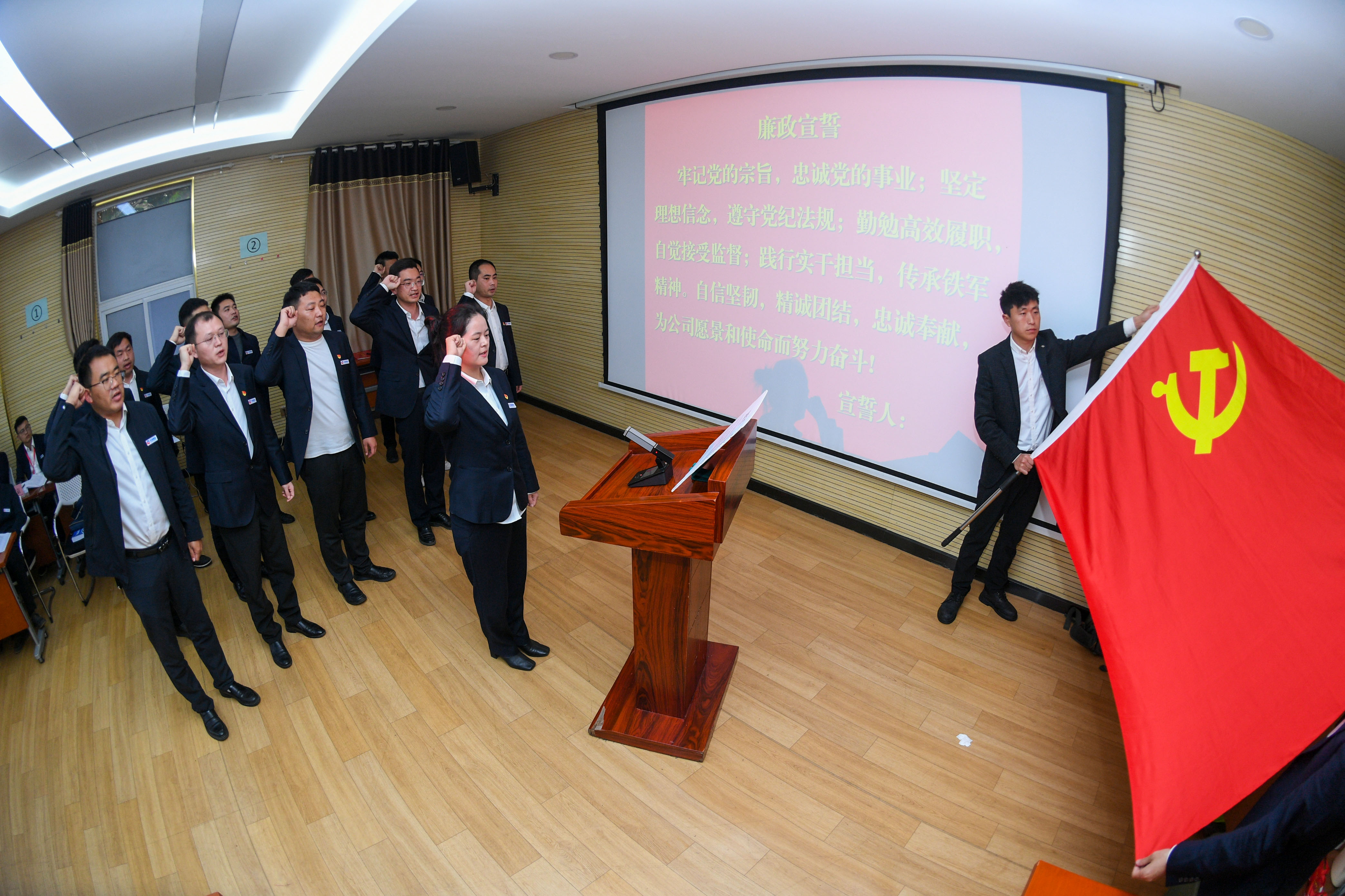 午夜无码伦费影视在线观看果冻