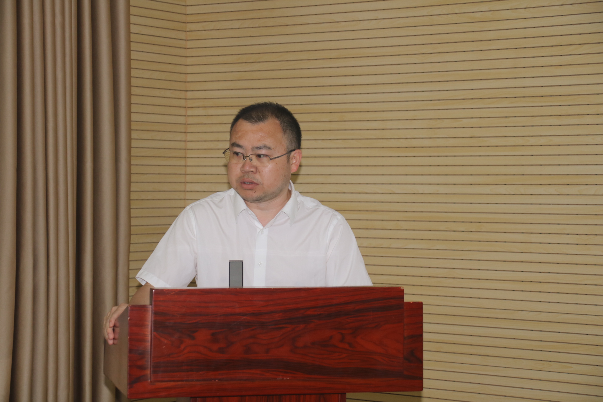 午夜无码伦费影视在线观看果冻