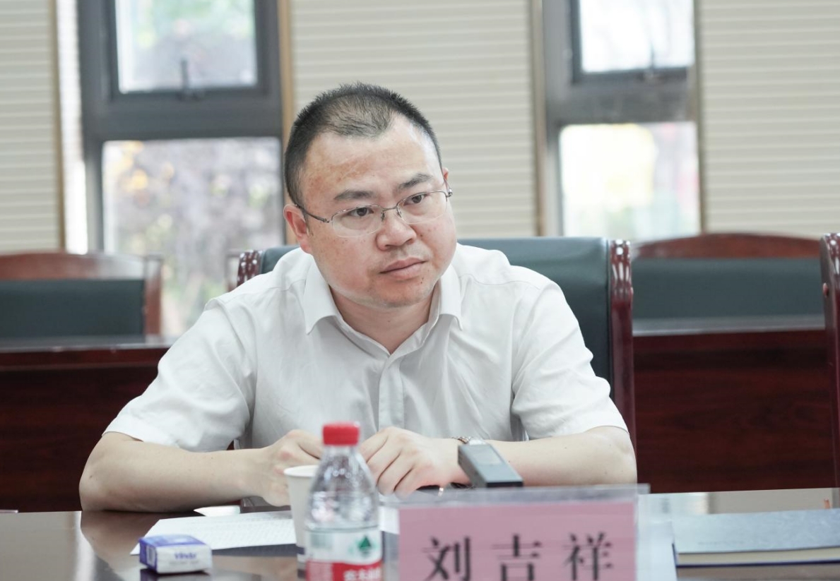 午夜无码伦费影视在线观看果冻