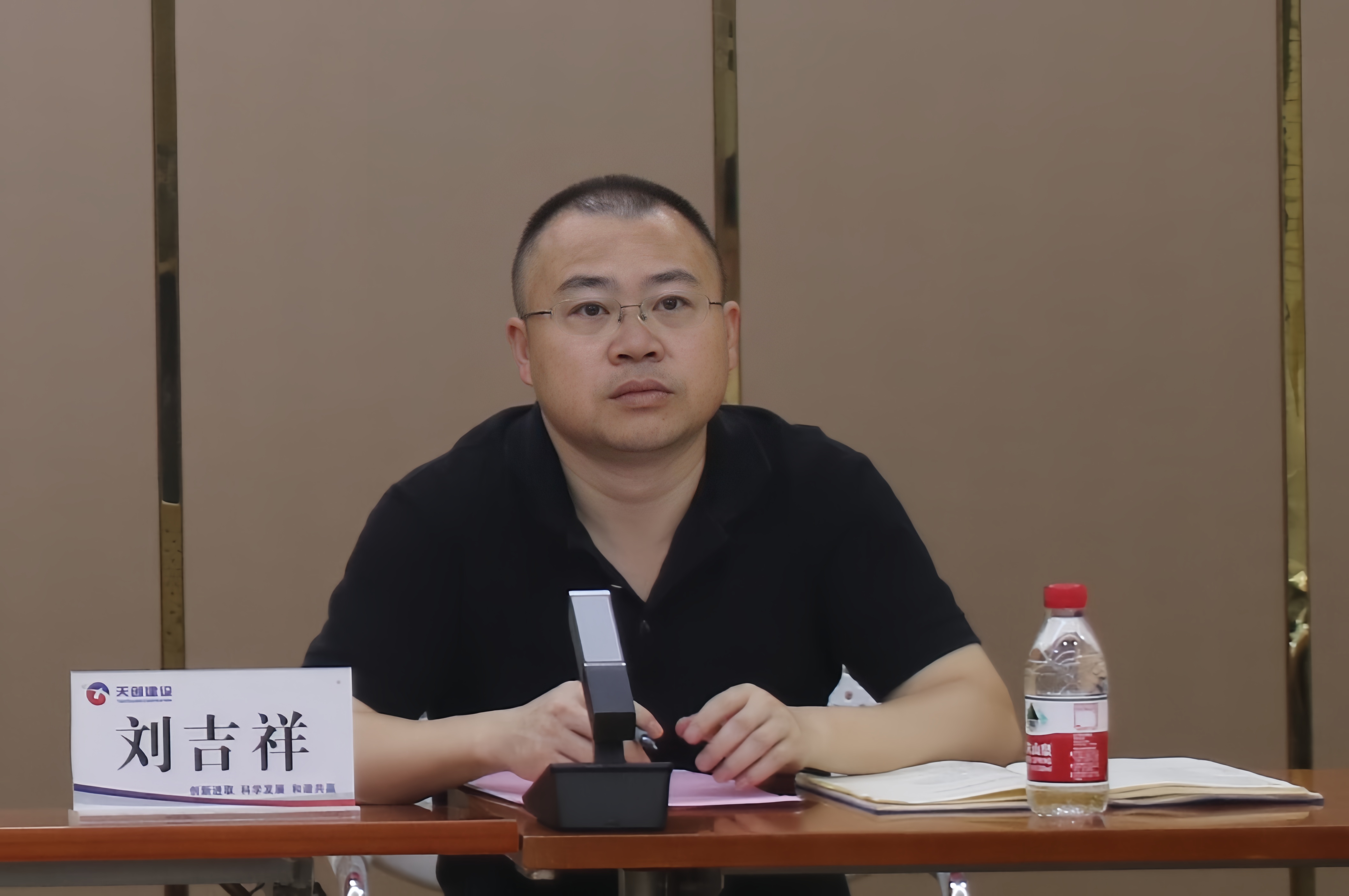 午夜无码伦费影视在线观看果冻