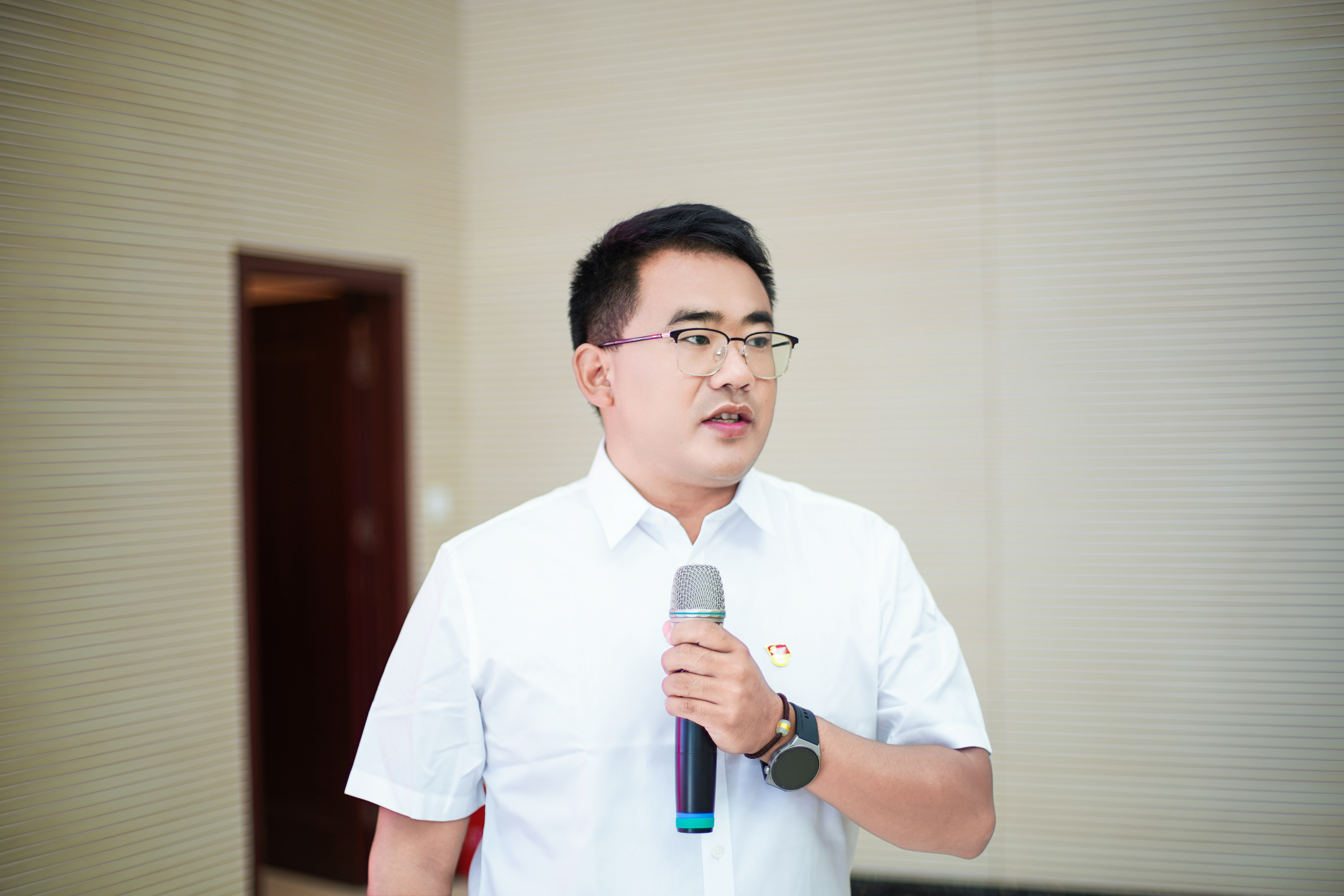 午夜无码伦费影视在线观看果冻