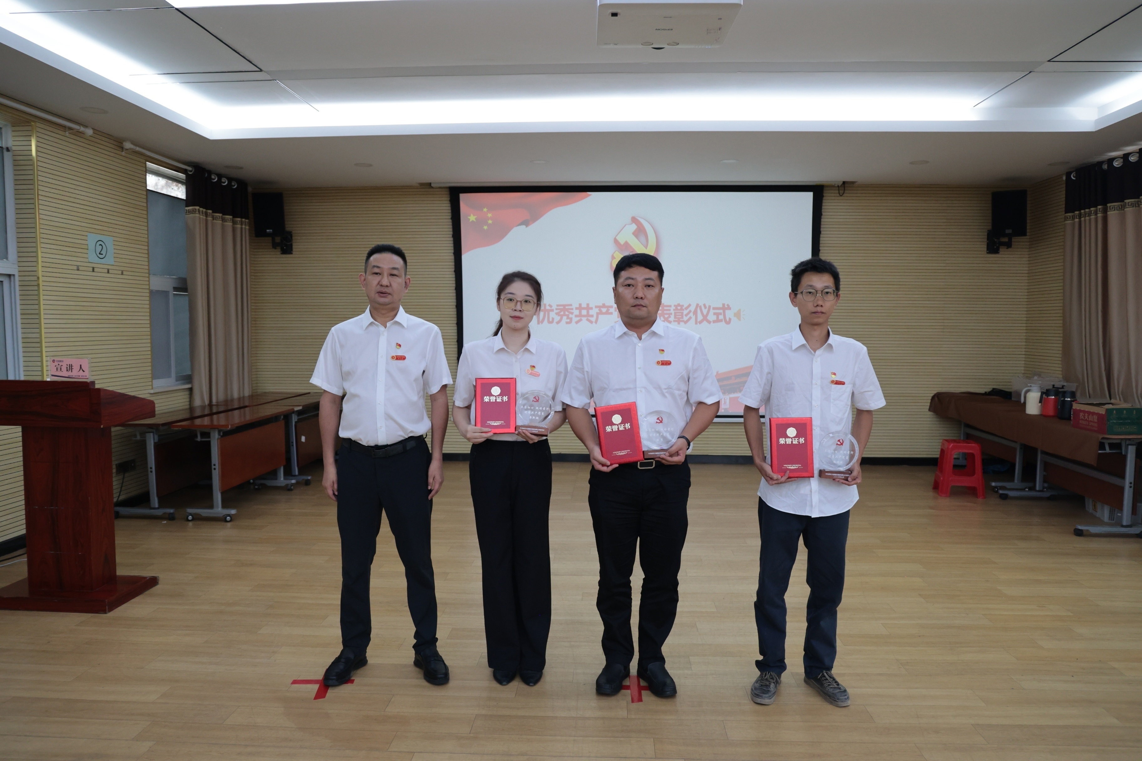 午夜无码伦费影视在线观看果冻