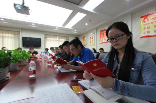 午夜无码伦费影视在线观看果冻