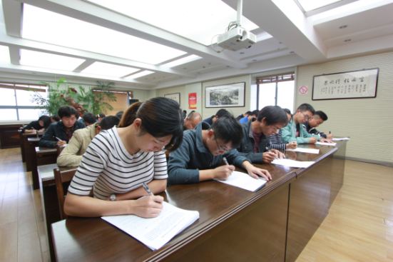 午夜无码伦费影视在线观看果冻