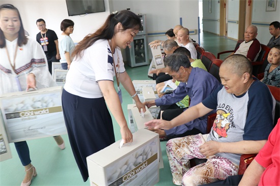 午夜无码伦费影视在线观看果冻