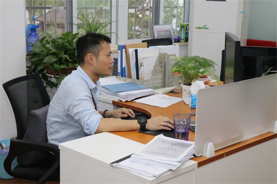 午夜无码伦费影视在线观看果冻