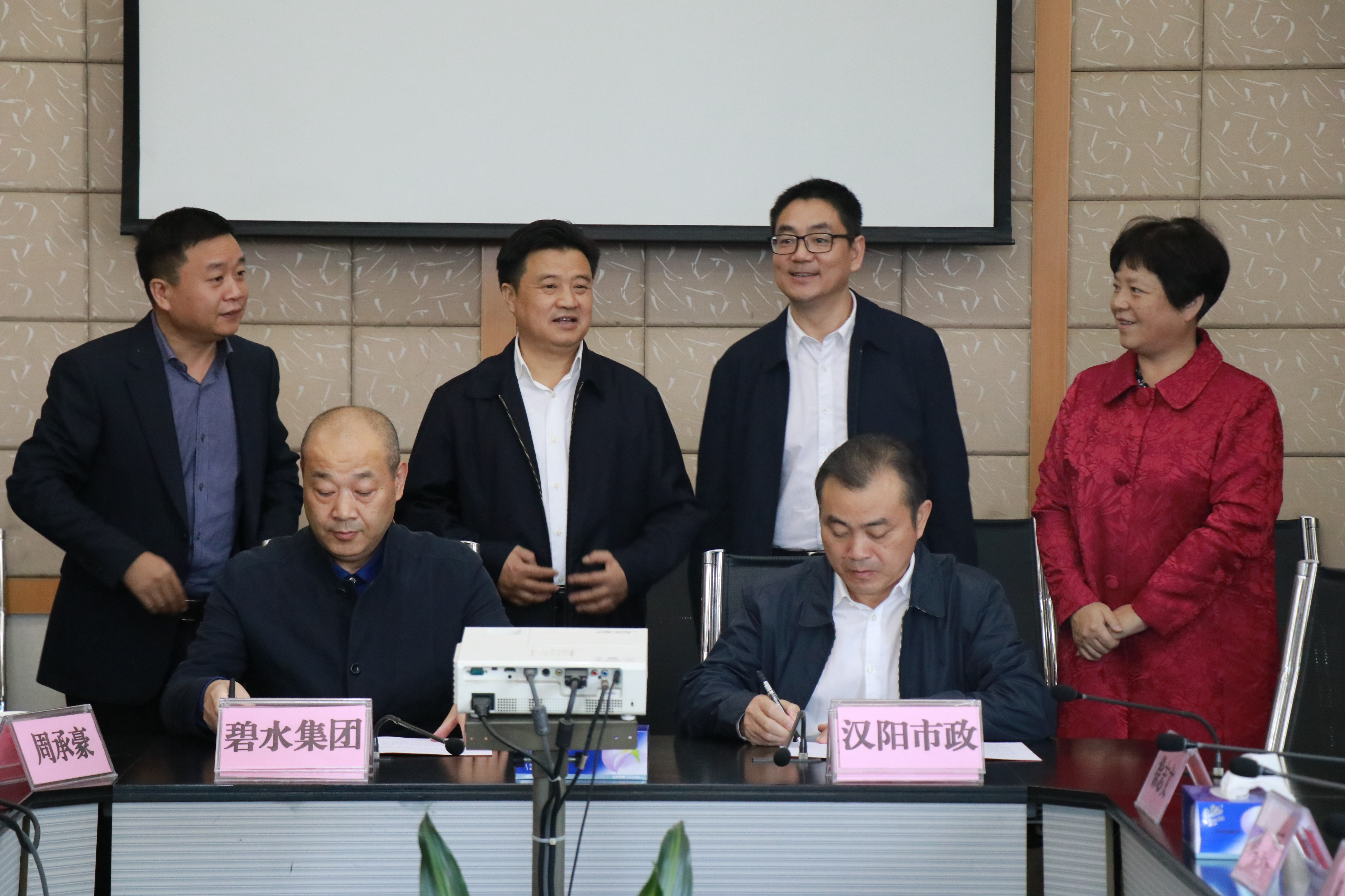 午夜无码伦费影视在线观看果冻