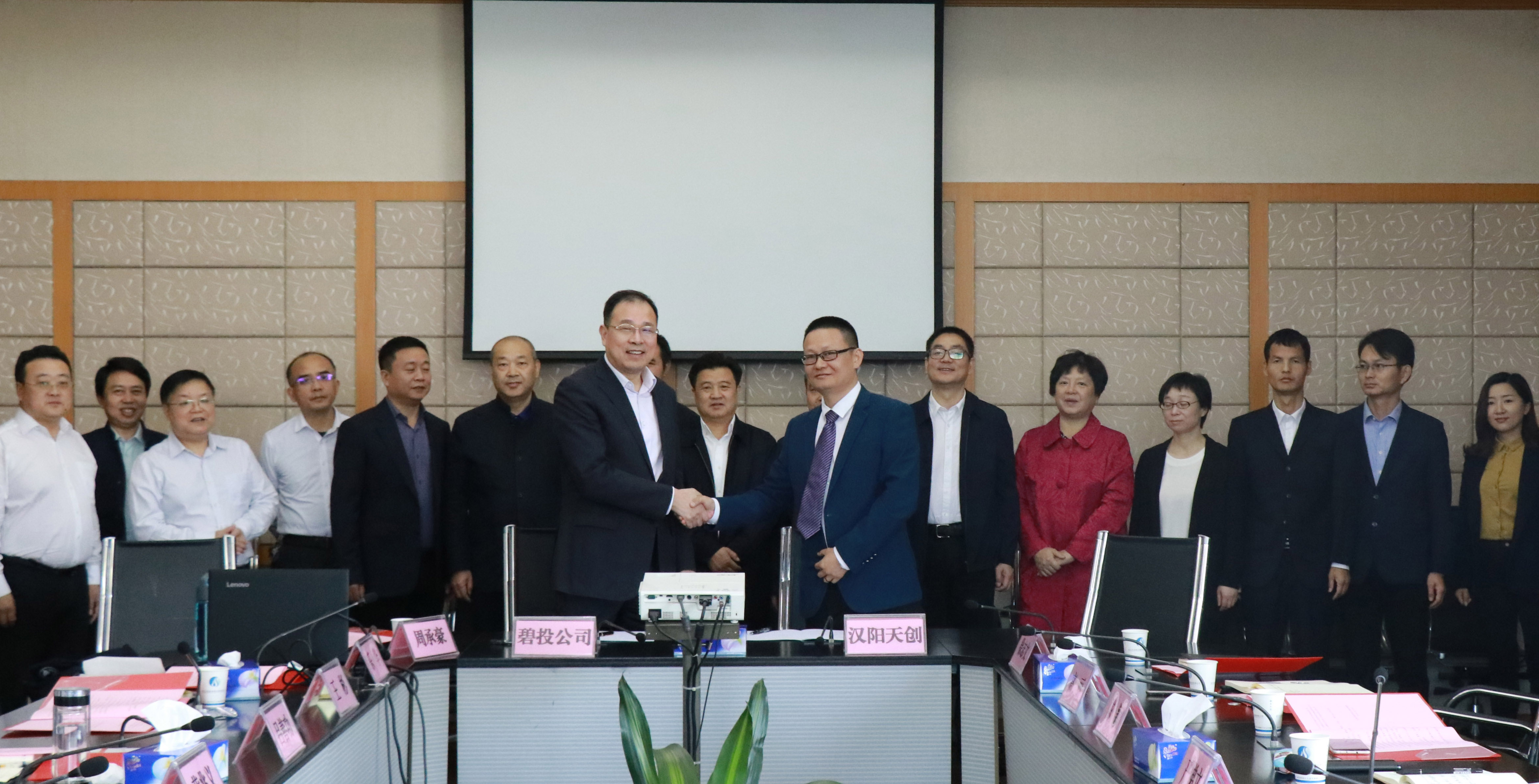 午夜无码伦费影视在线观看果冻