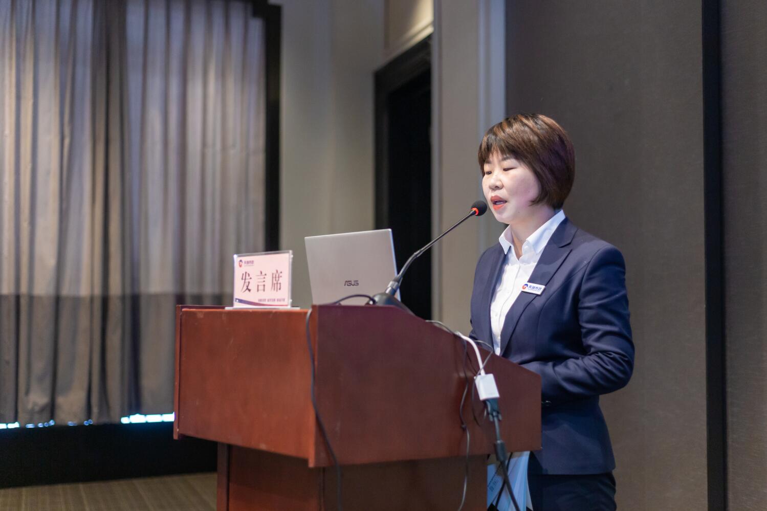 午夜无码伦费影视在线观看果冻