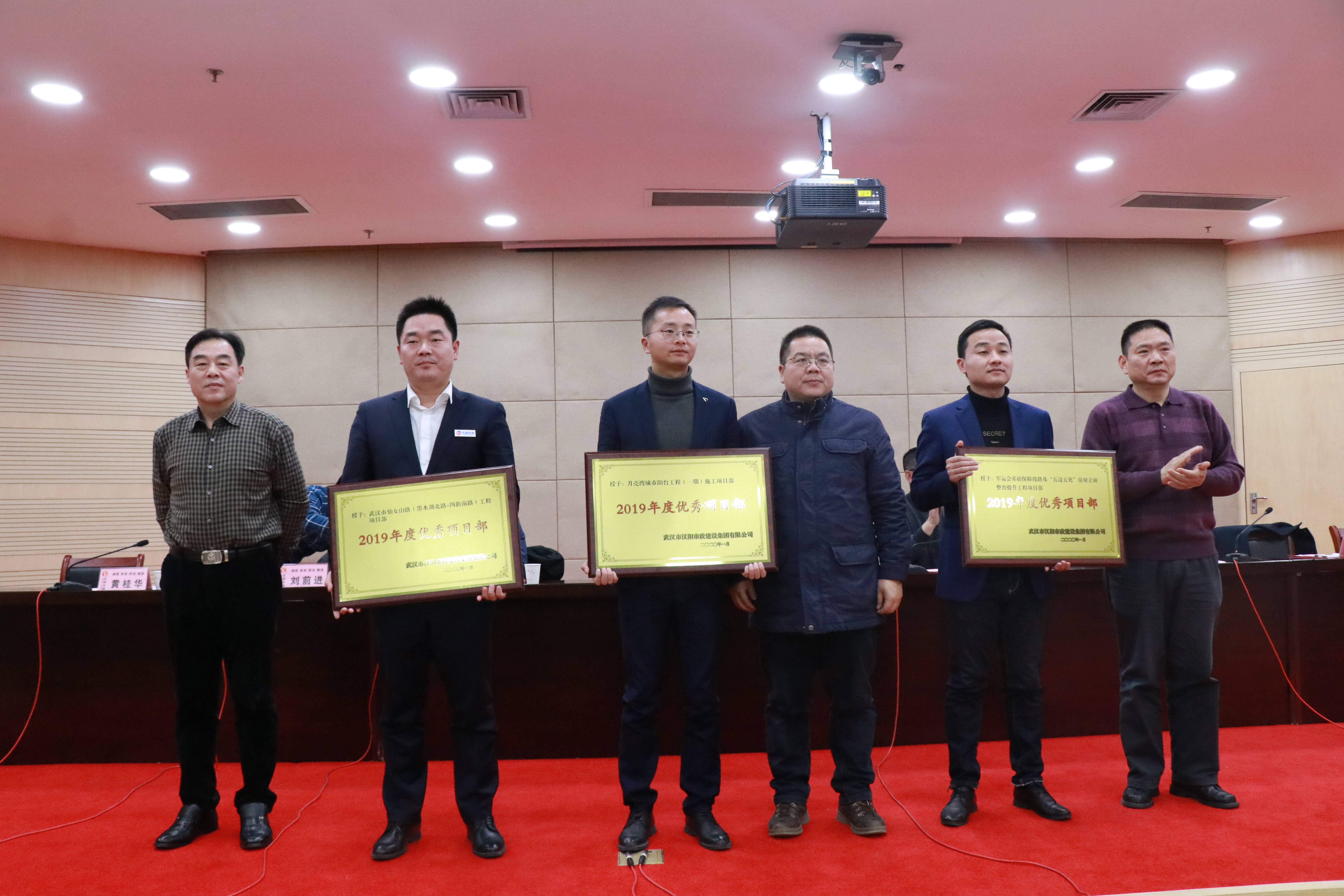 午夜无码伦费影视在线观看果冻