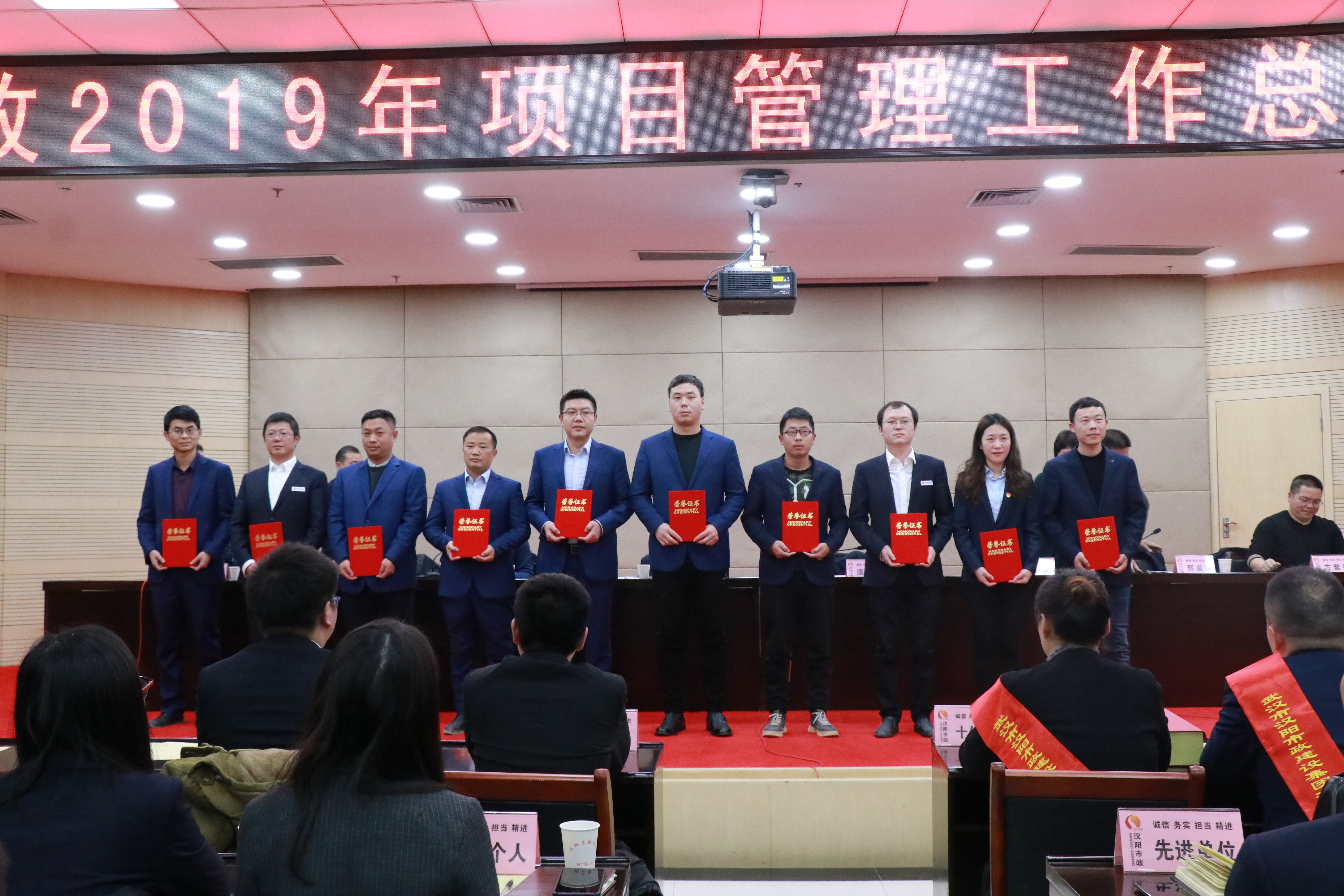 午夜无码伦费影视在线观看果冻