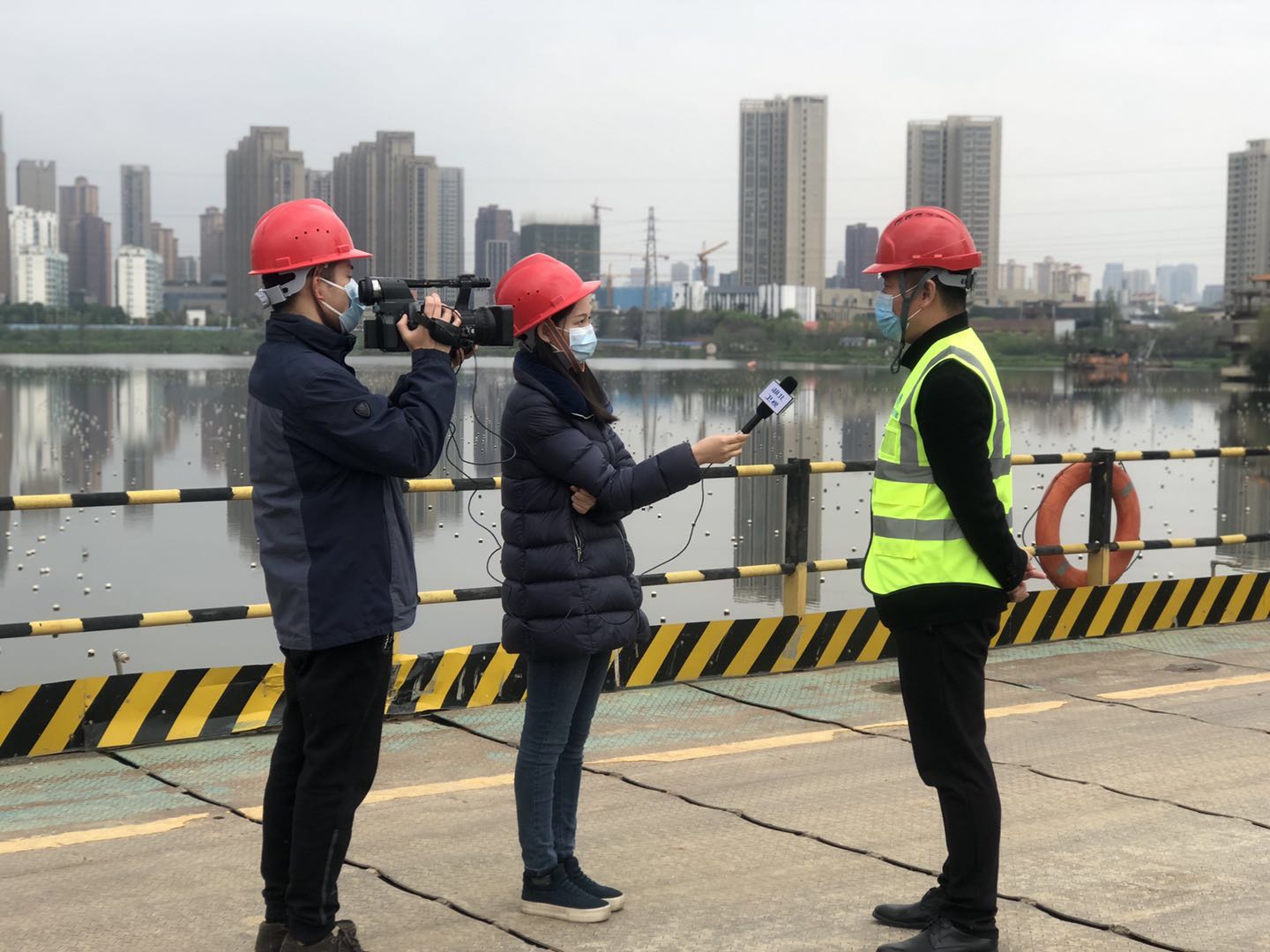 午夜无码伦费影视在线观看果冻