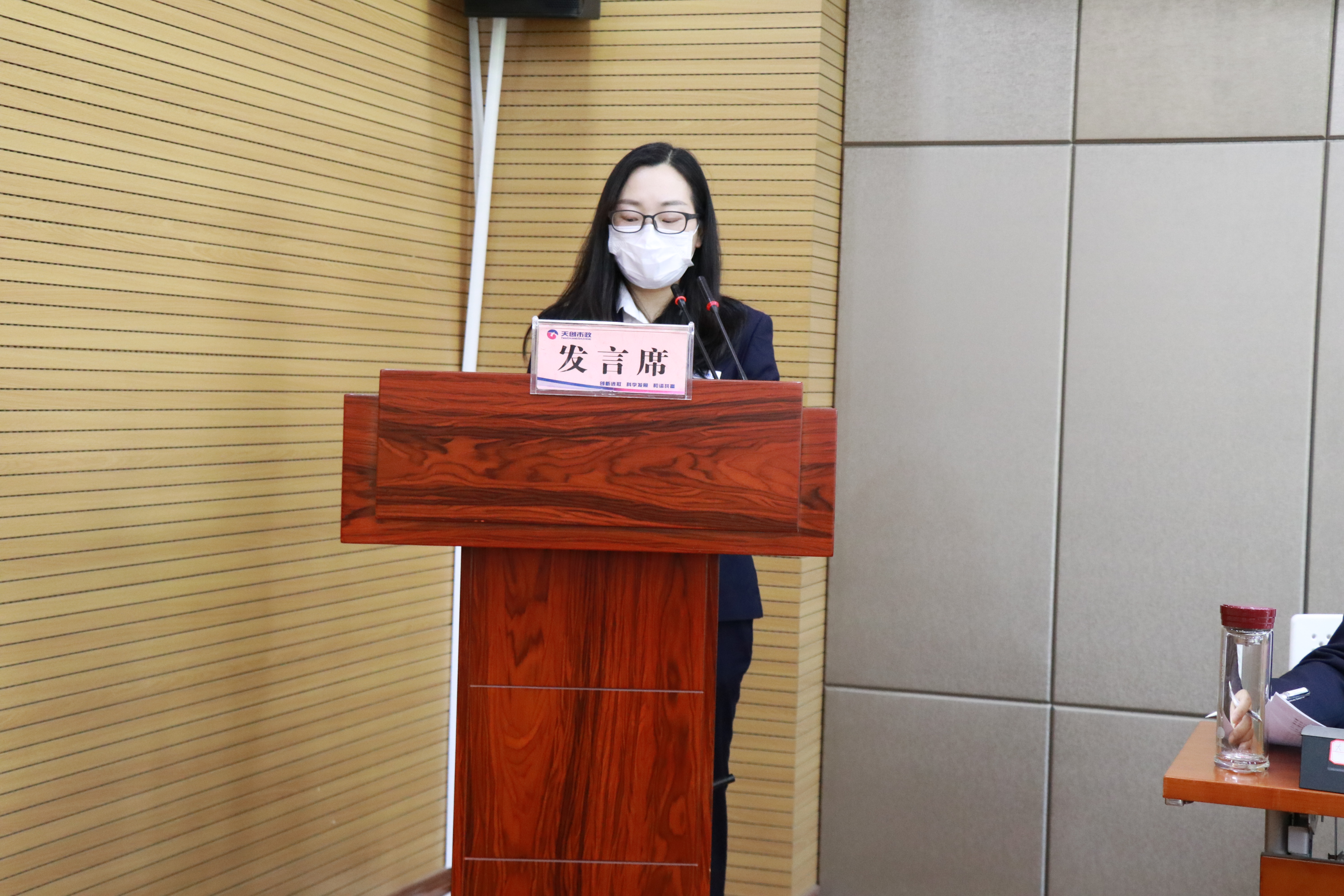 午夜无码伦费影视在线观看果冻