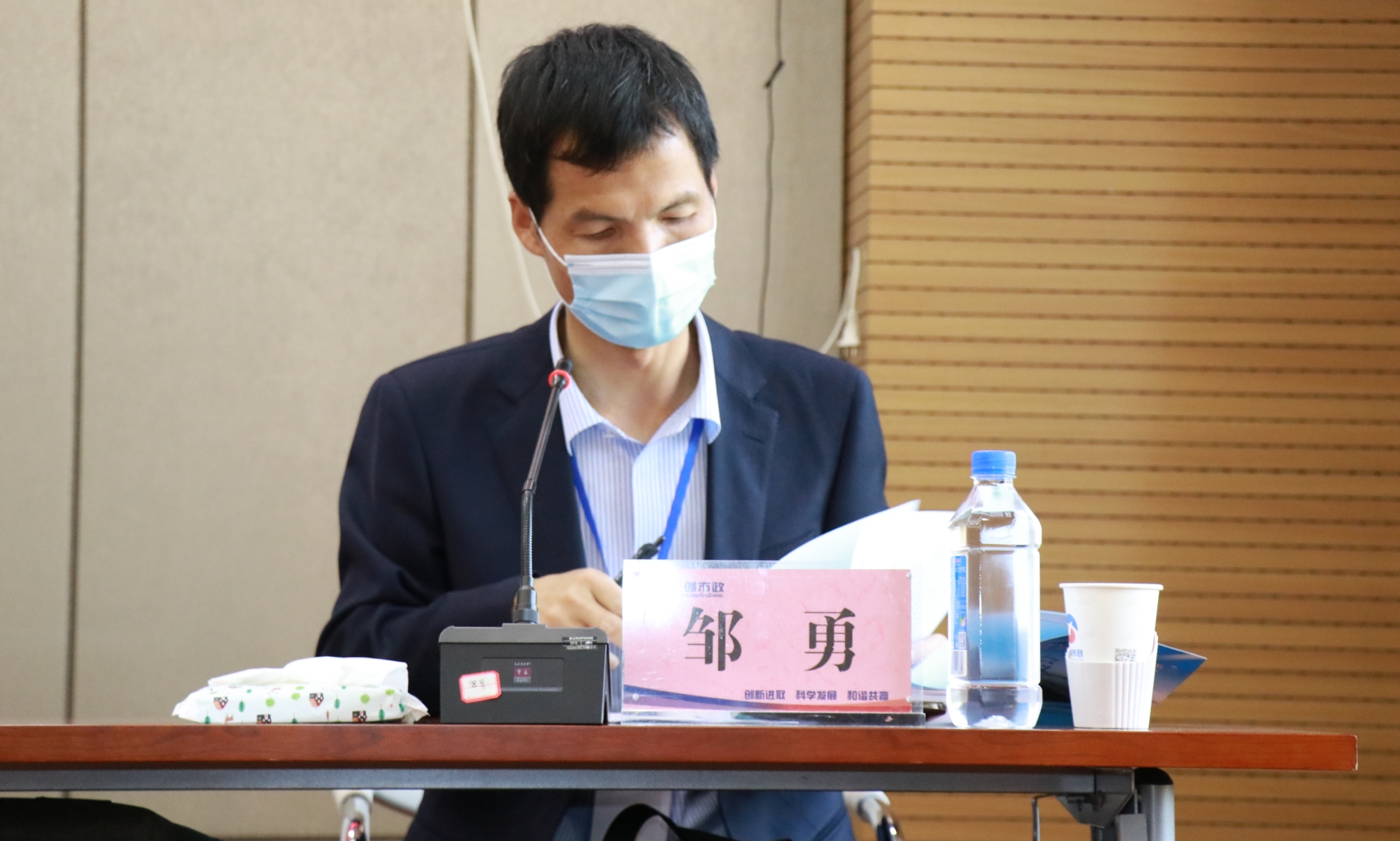 午夜无码伦费影视在线观看果冻