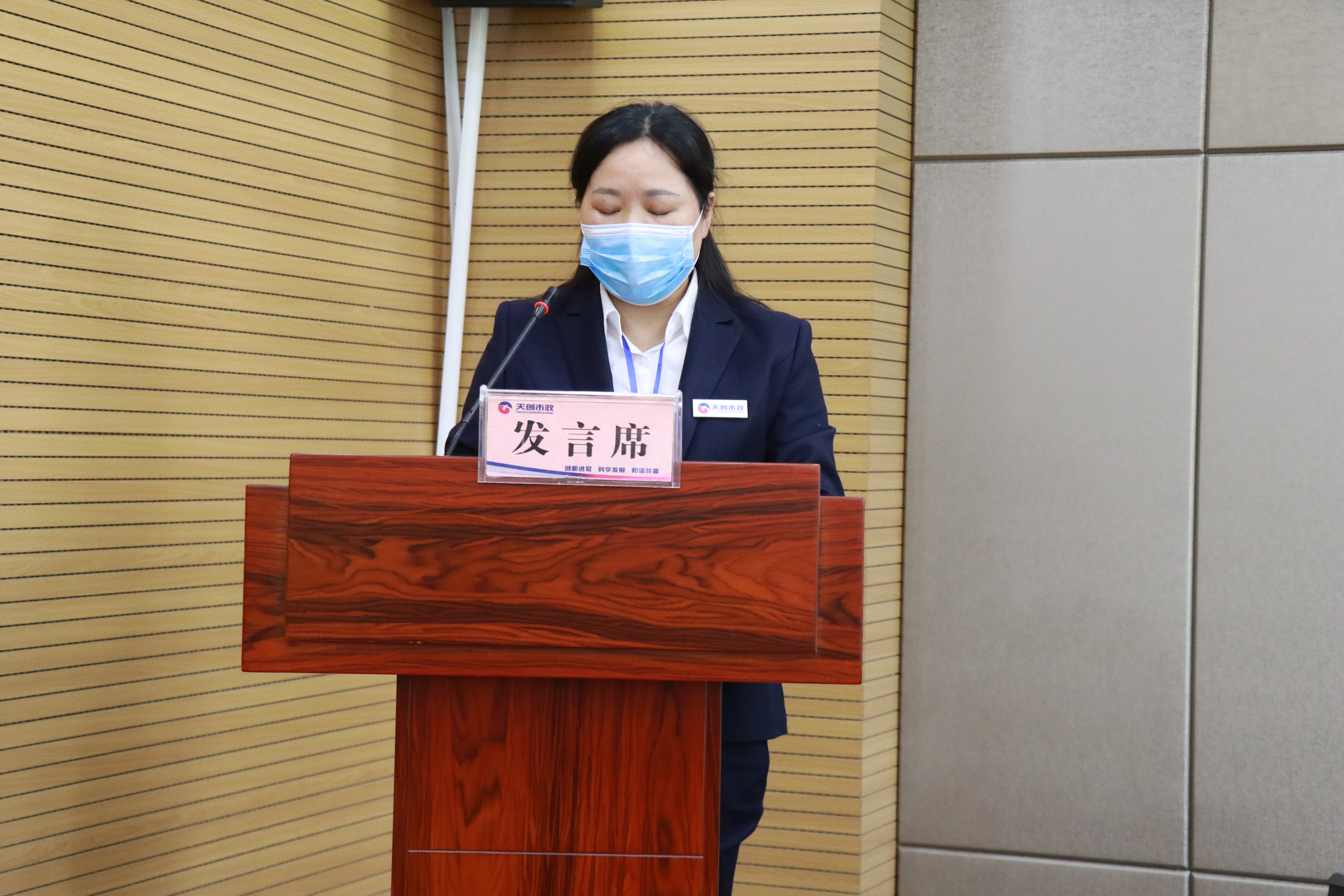 午夜无码伦费影视在线观看果冻