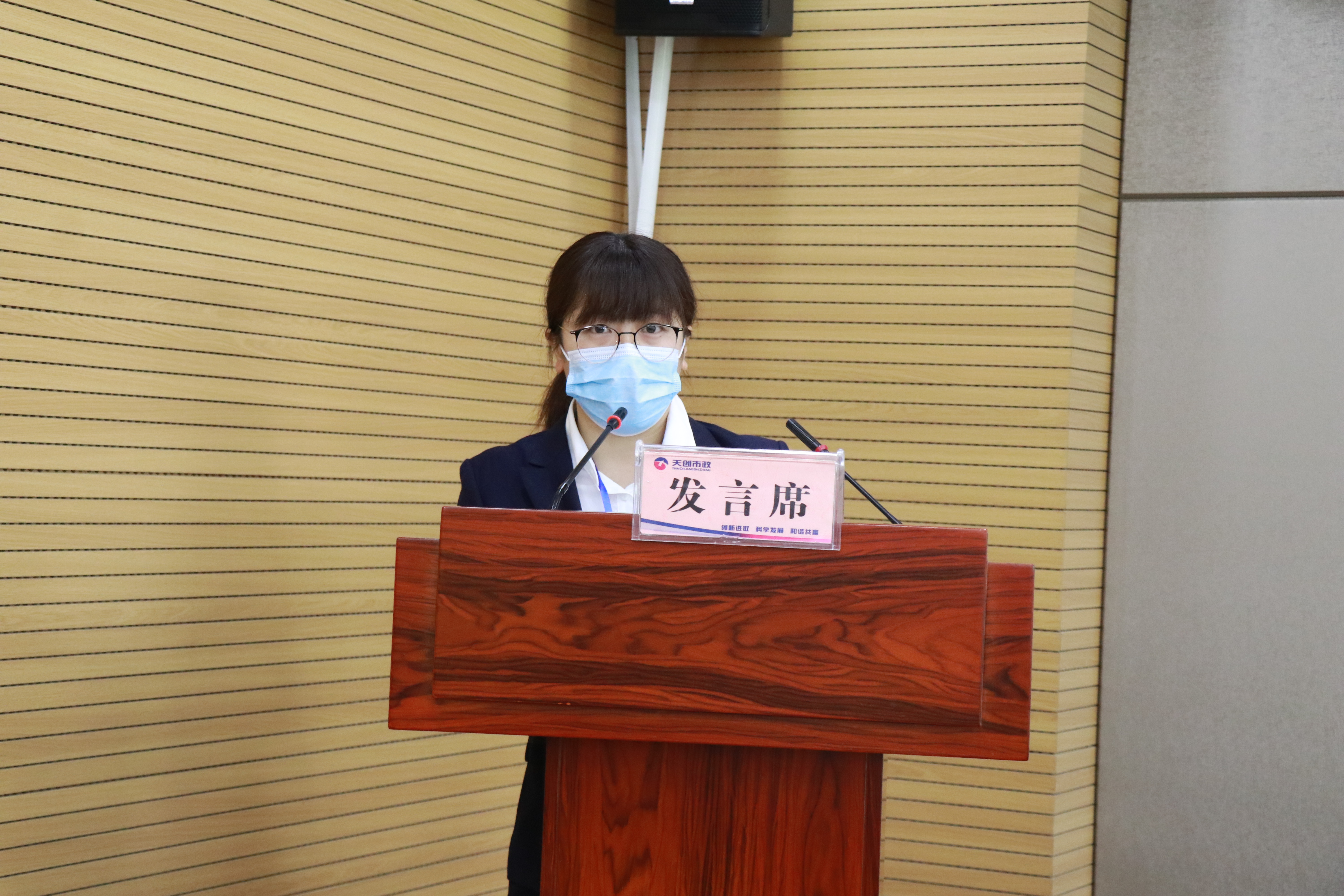 午夜无码伦费影视在线观看果冻