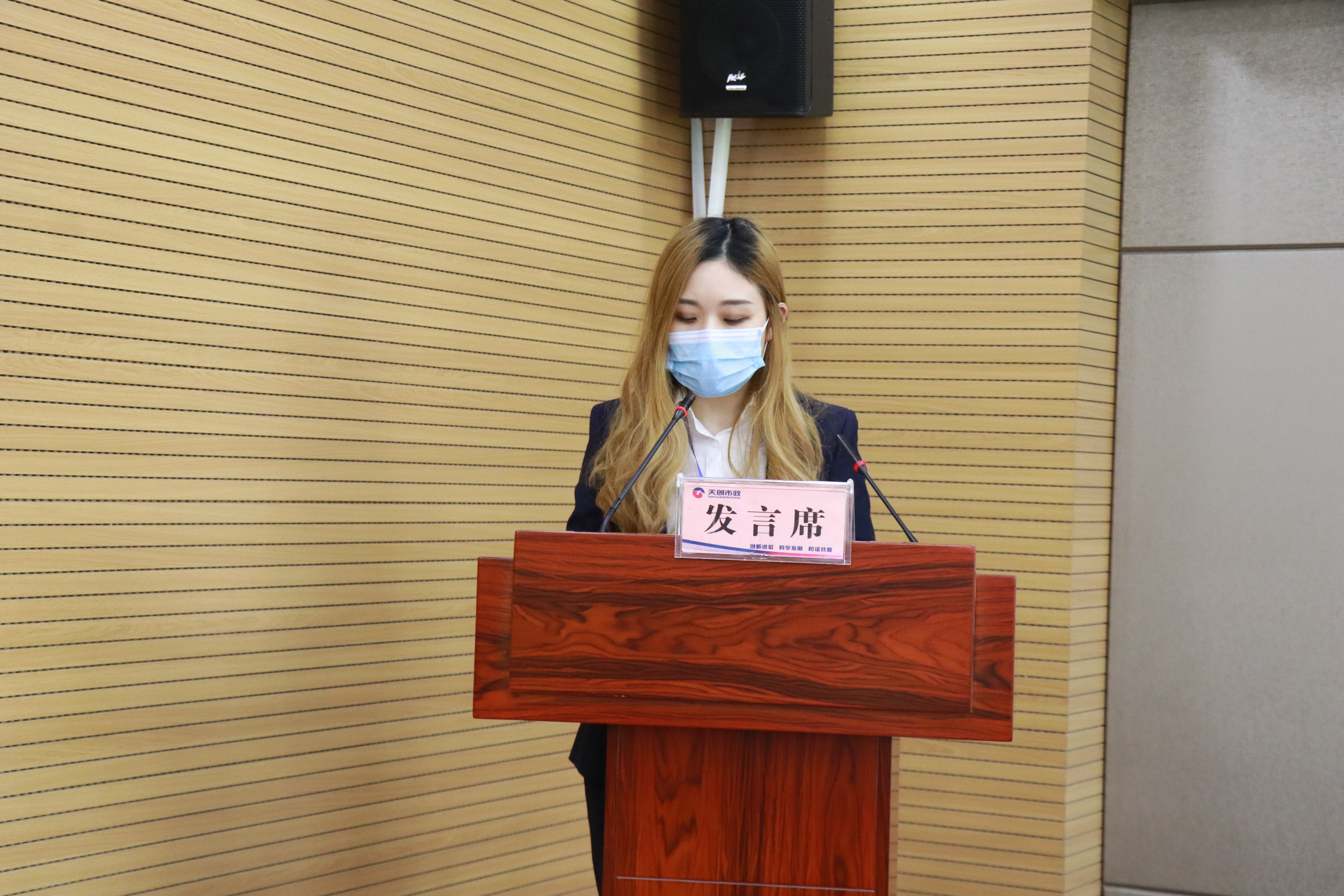 午夜无码伦费影视在线观看果冻