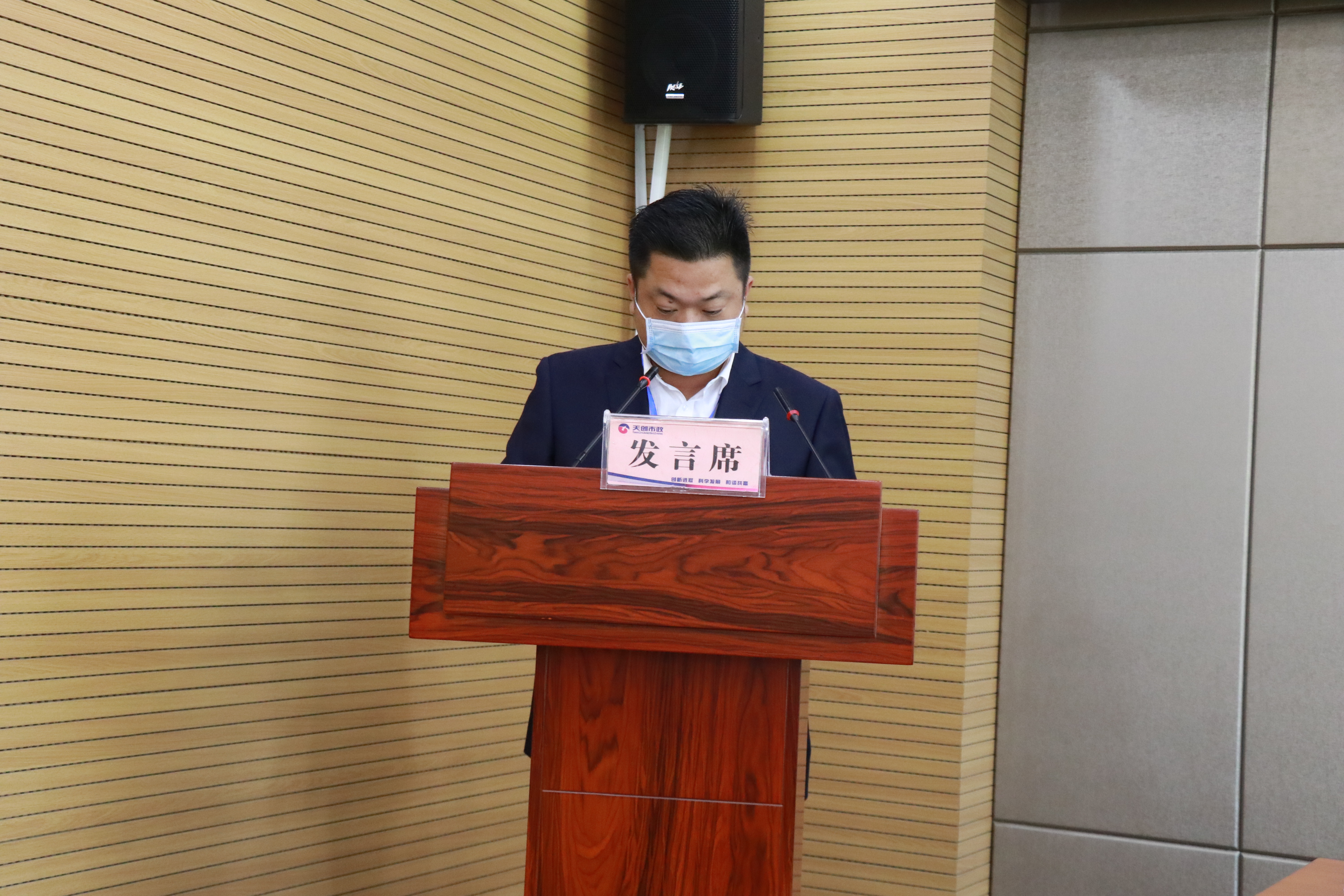 午夜无码伦费影视在线观看果冻