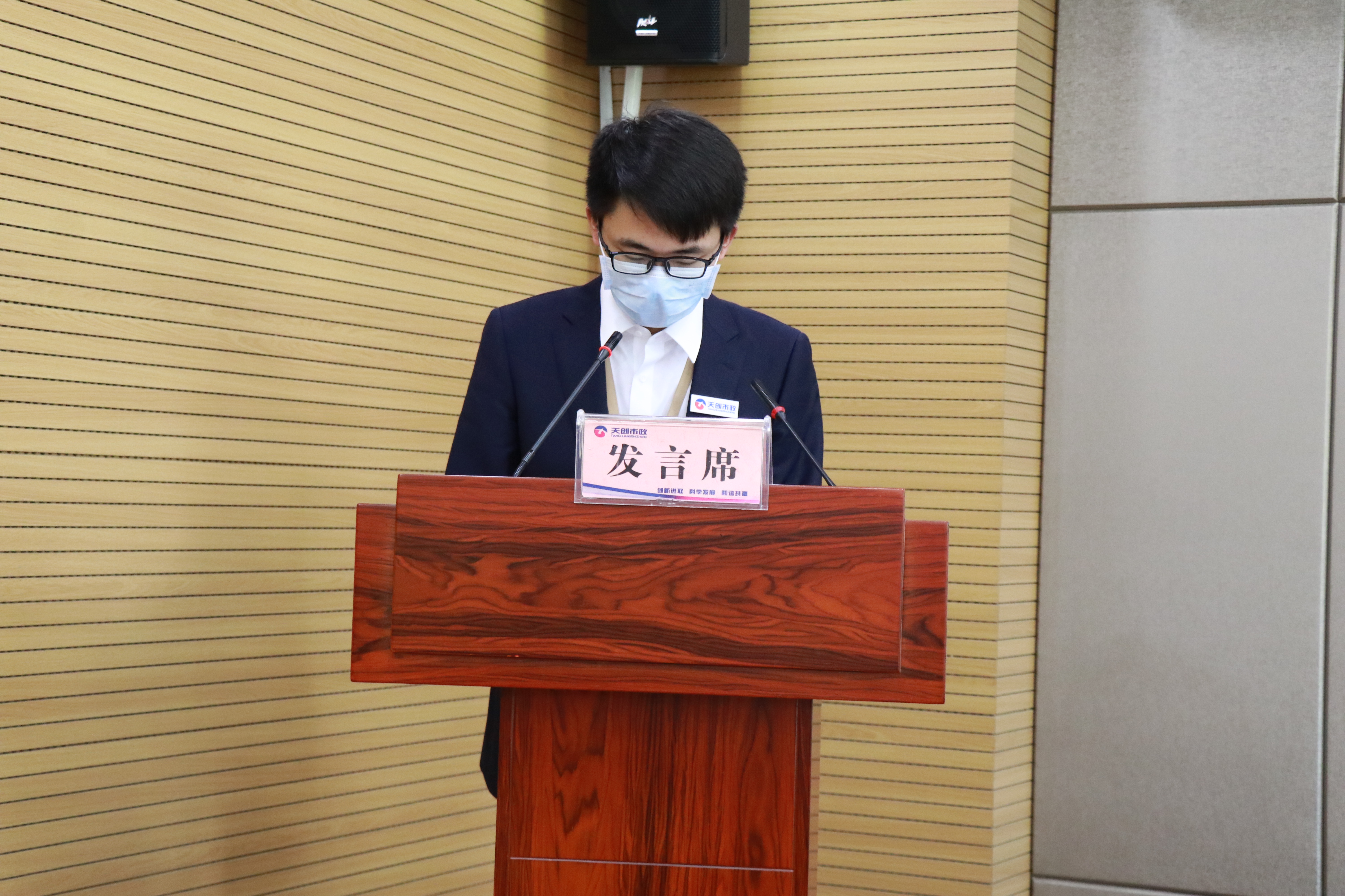 午夜无码伦费影视在线观看果冻