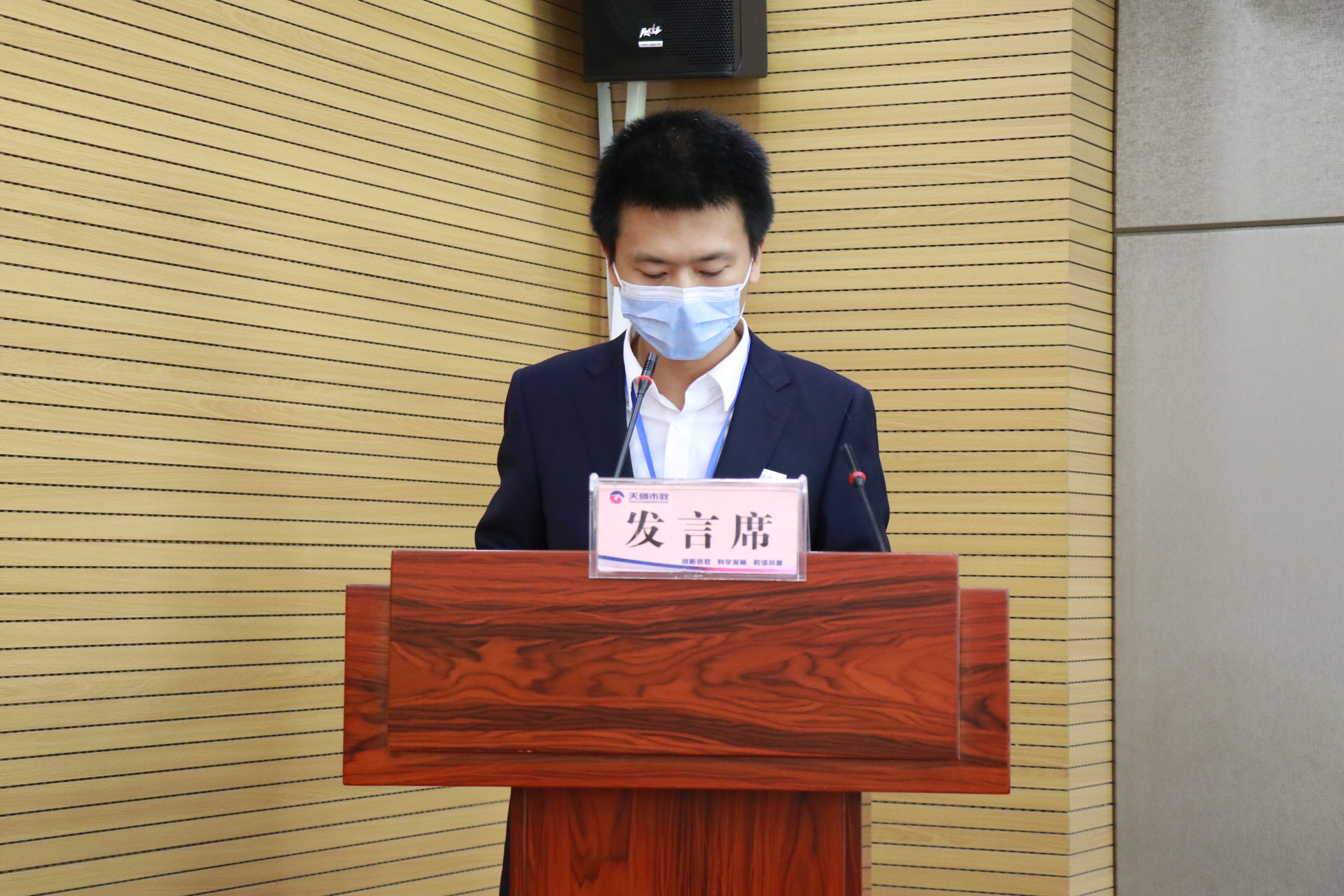 午夜无码伦费影视在线观看果冻