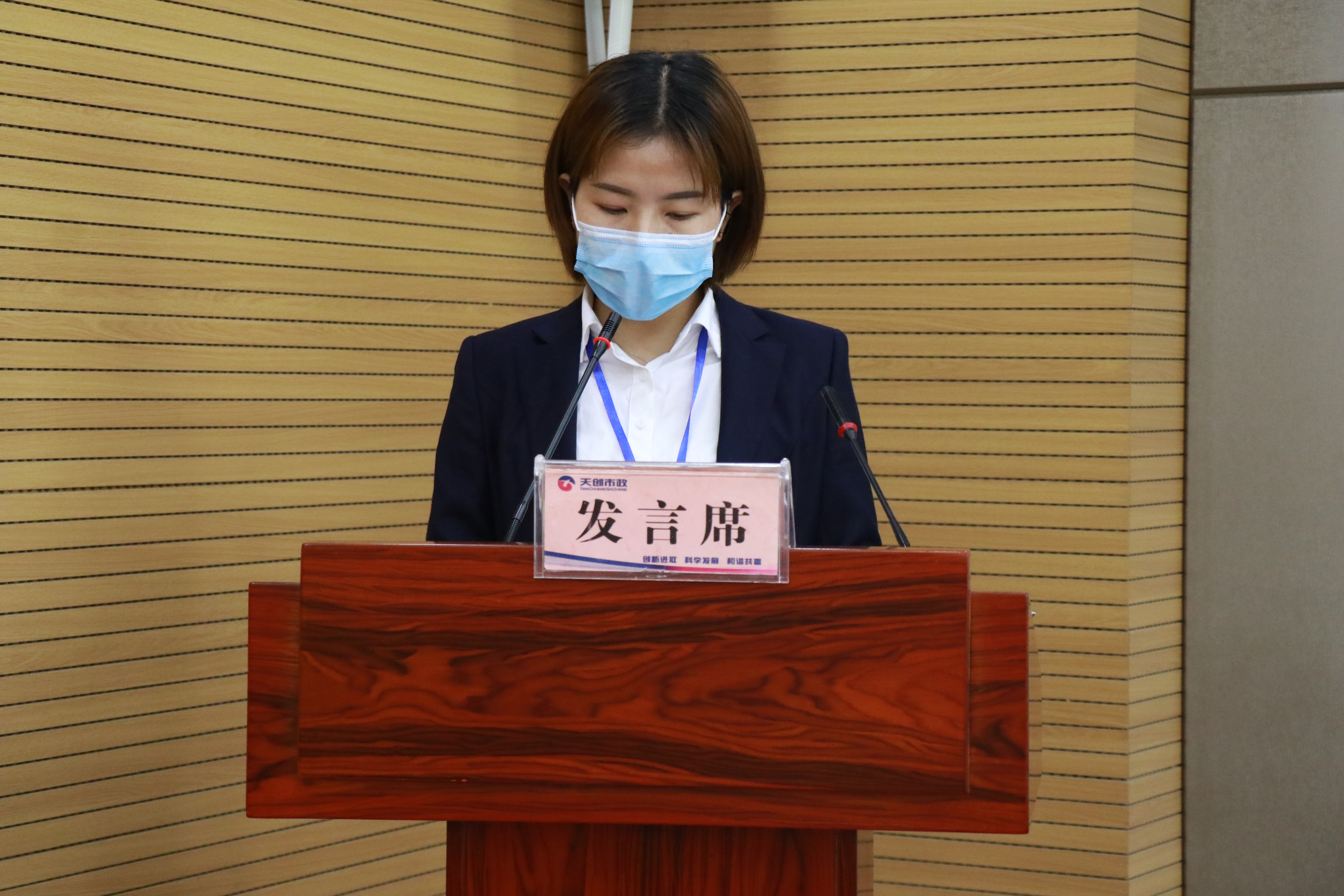 午夜无码伦费影视在线观看果冻