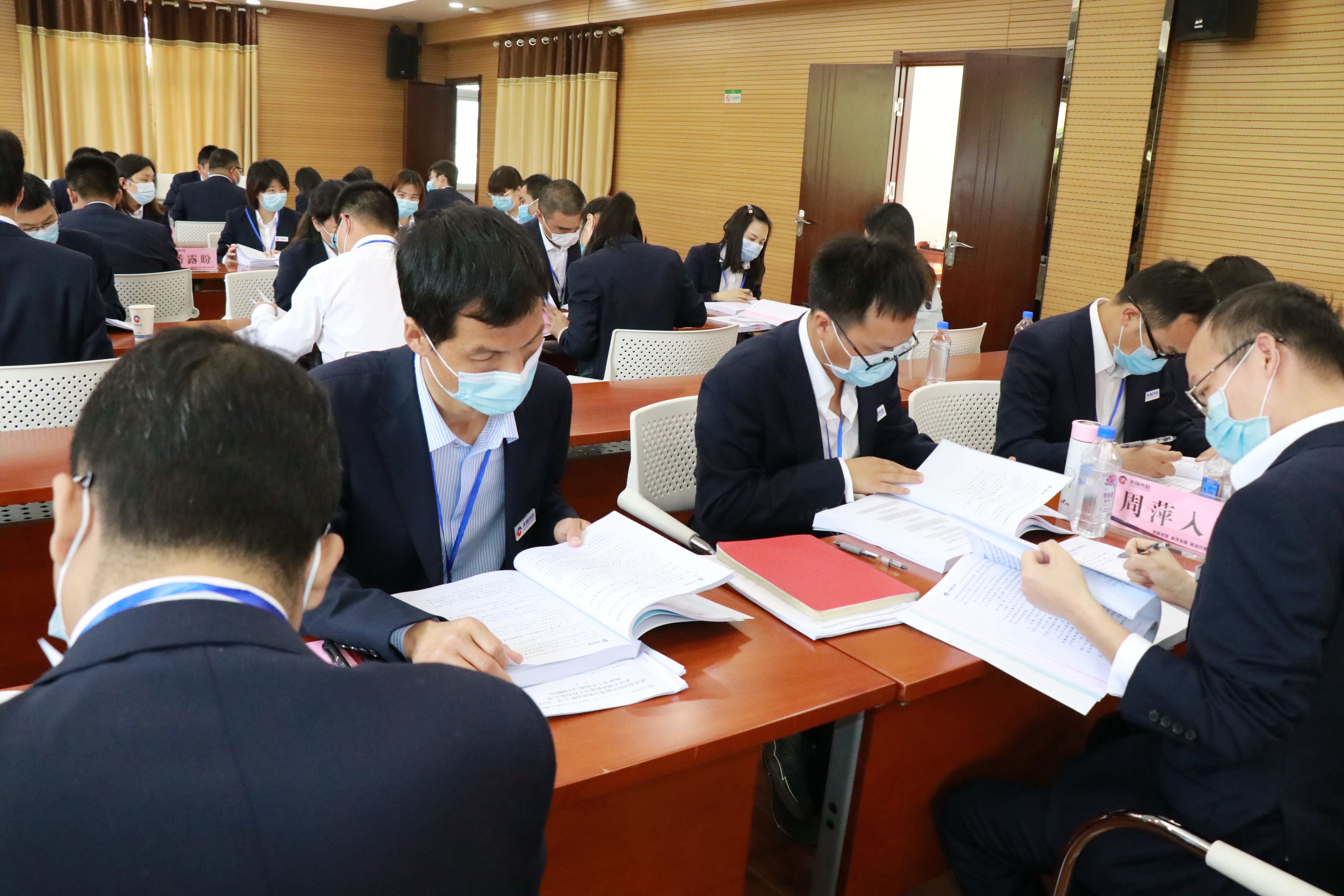 午夜无码伦费影视在线观看果冻