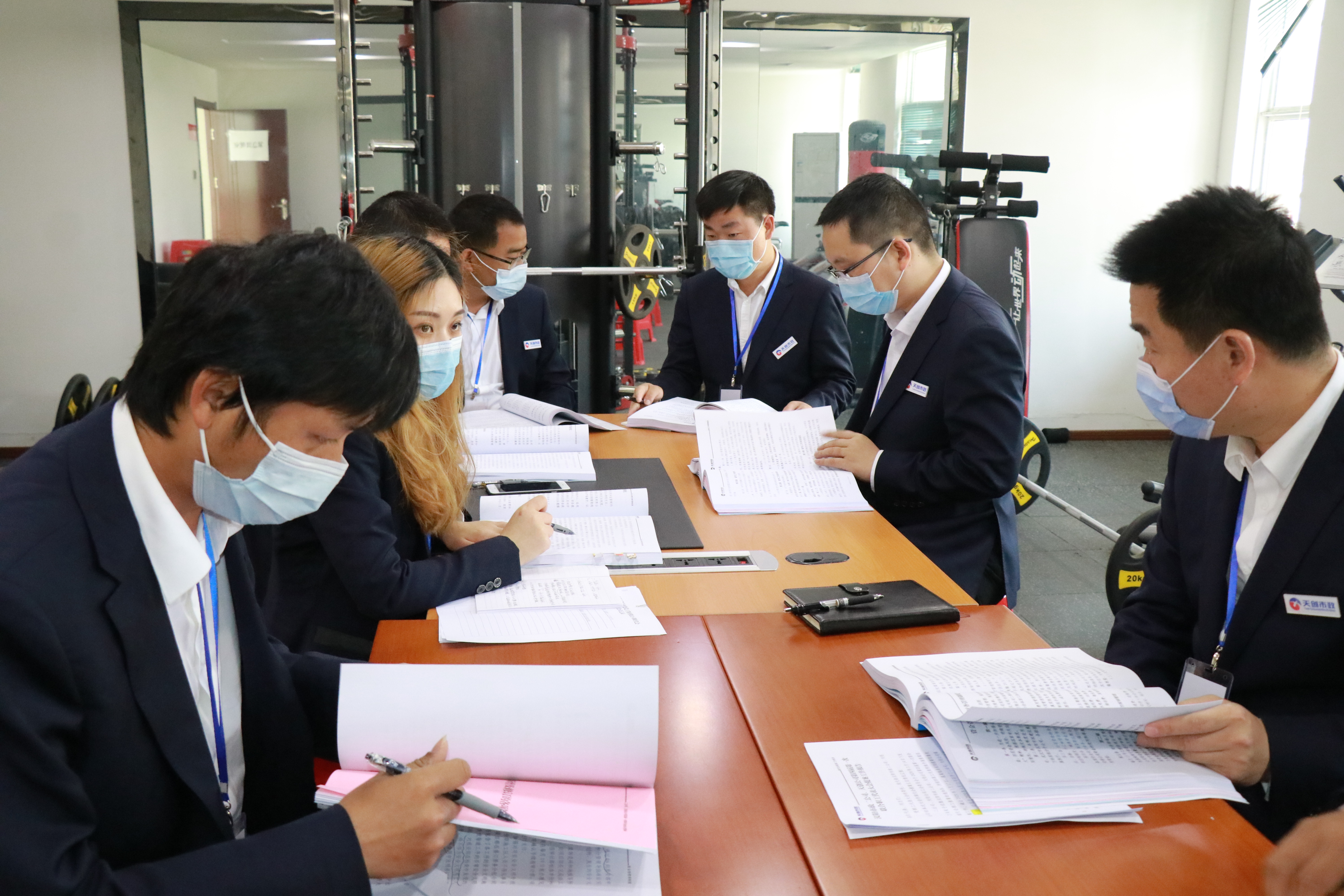 午夜无码伦费影视在线观看果冻