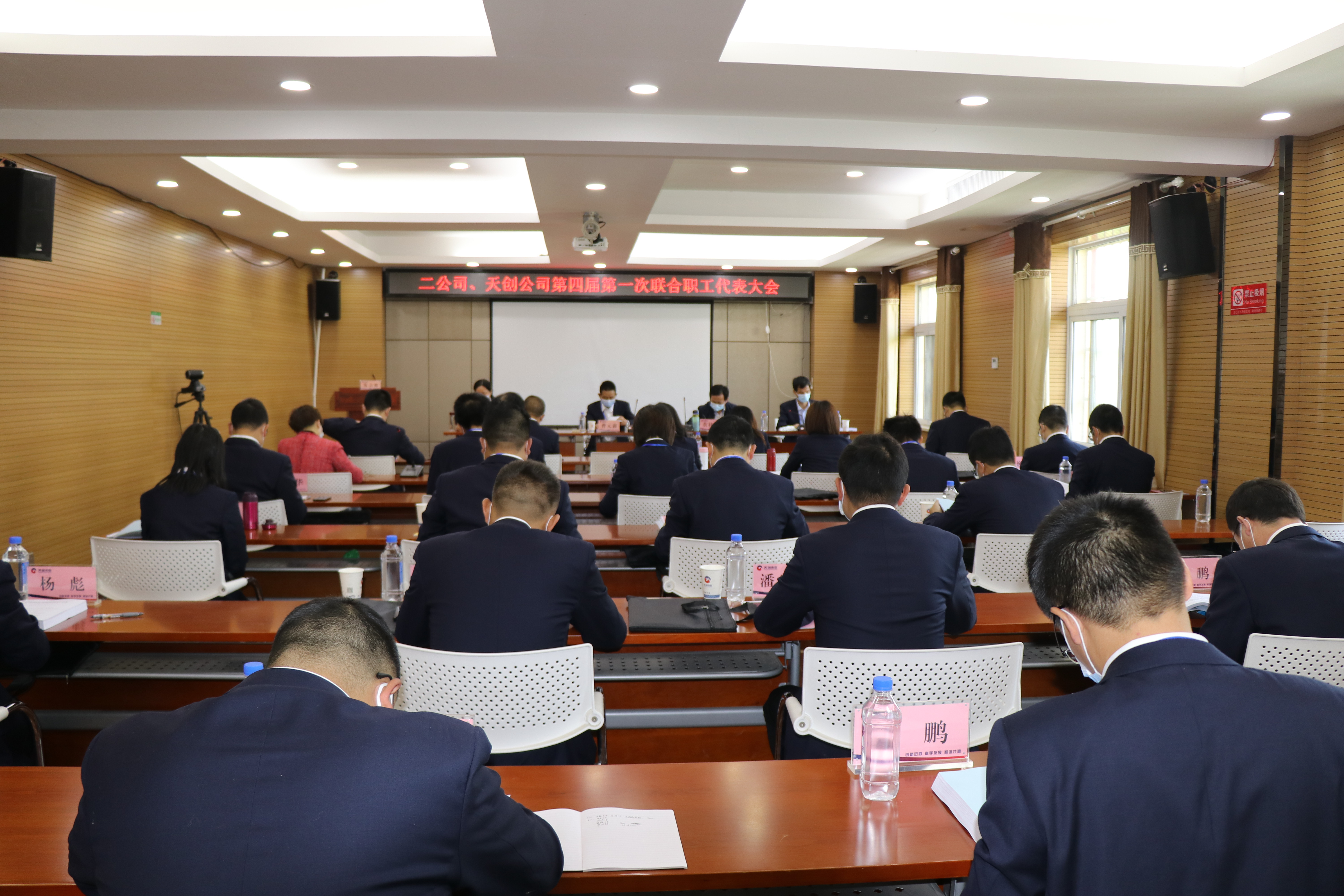 午夜无码伦费影视在线观看果冻