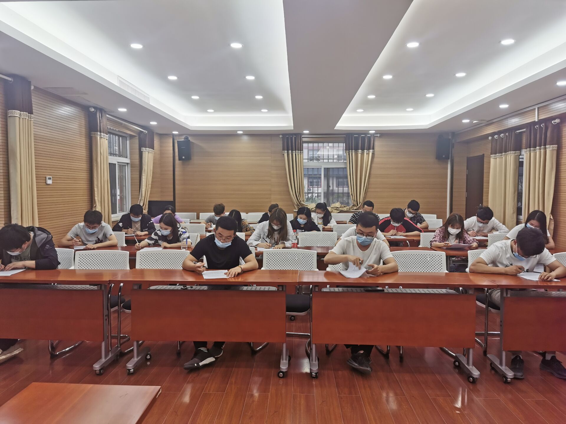 午夜无码伦费影视在线观看果冻