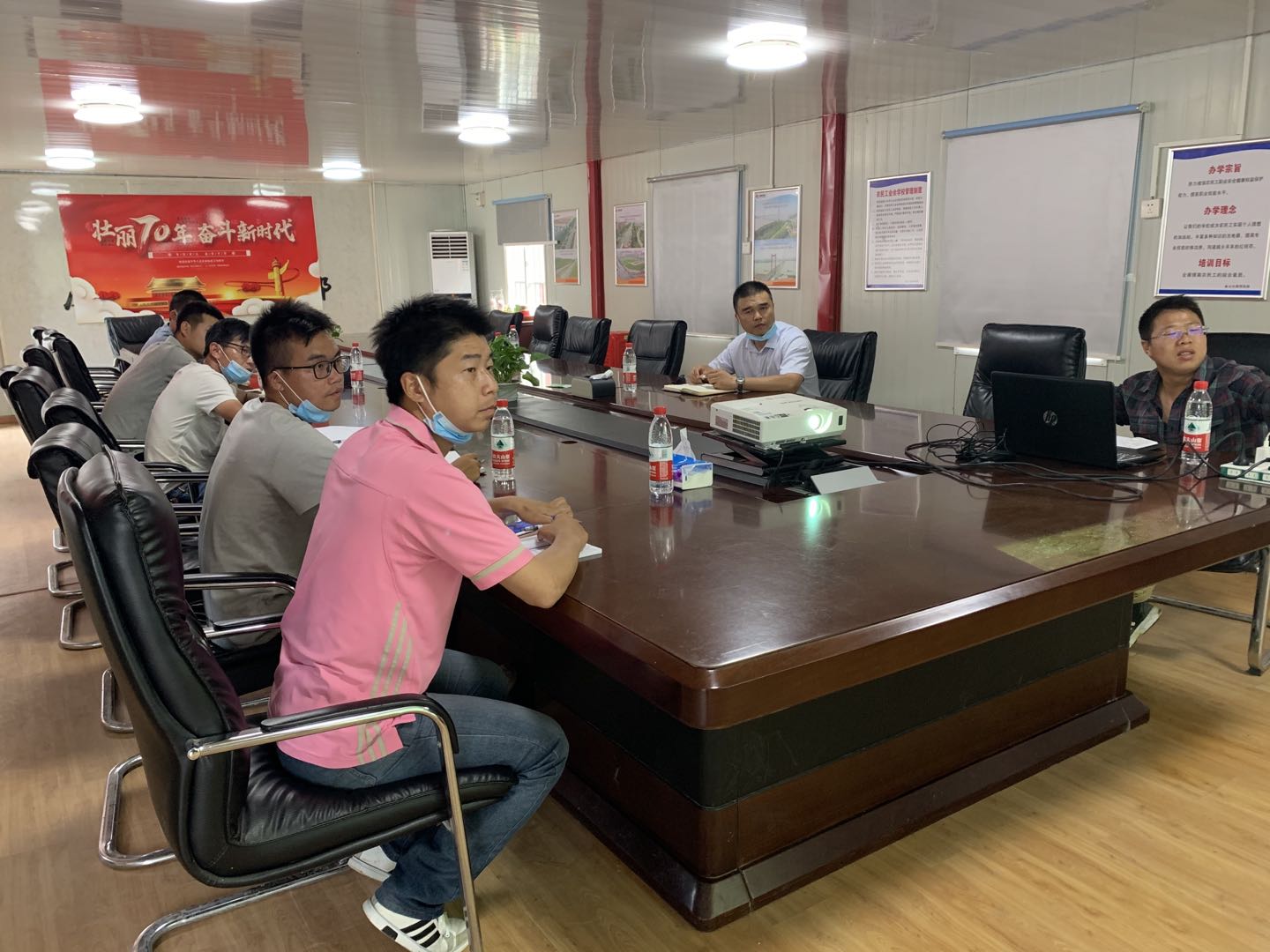 午夜无码伦费影视在线观看果冻