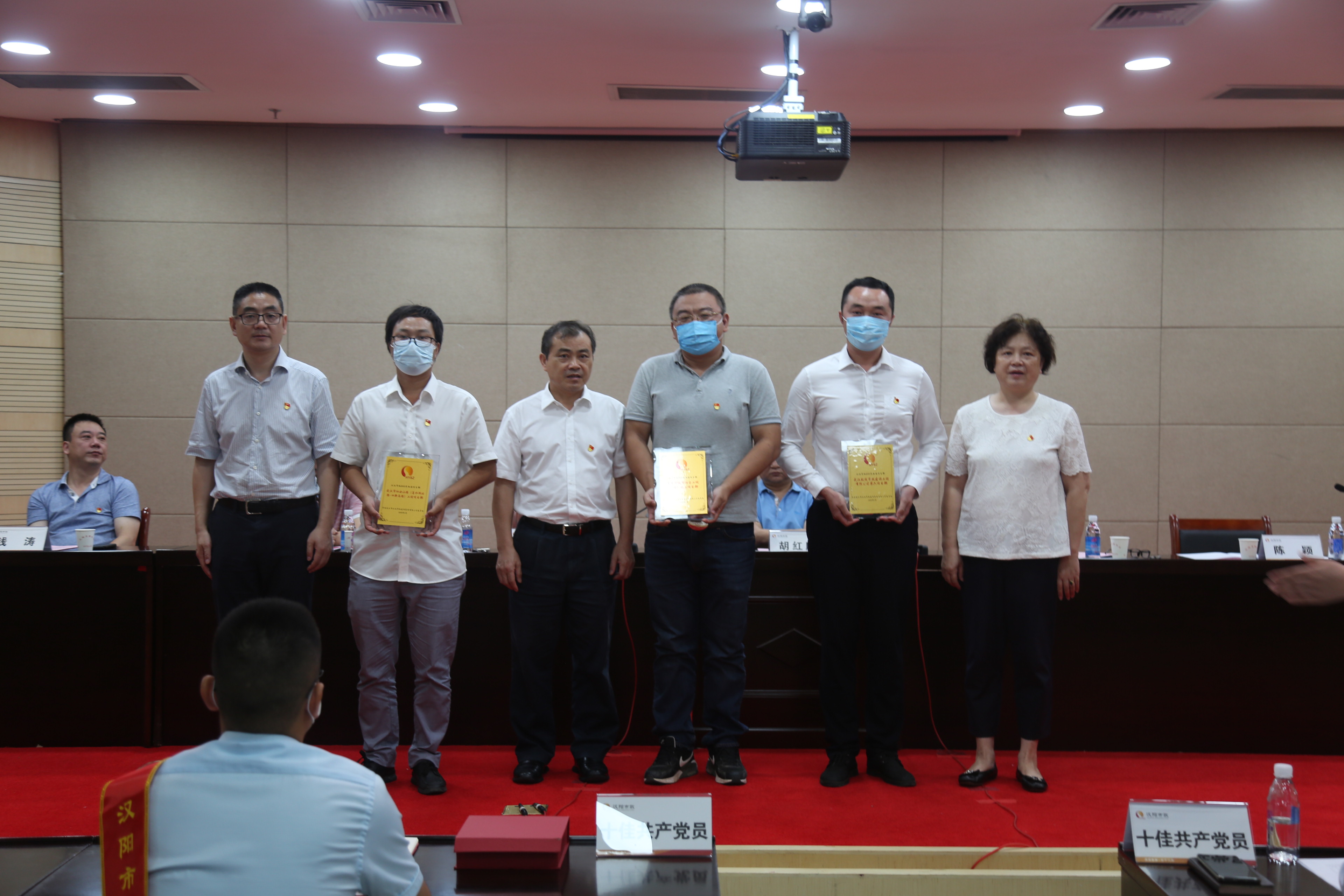 午夜无码伦费影视在线观看果冻