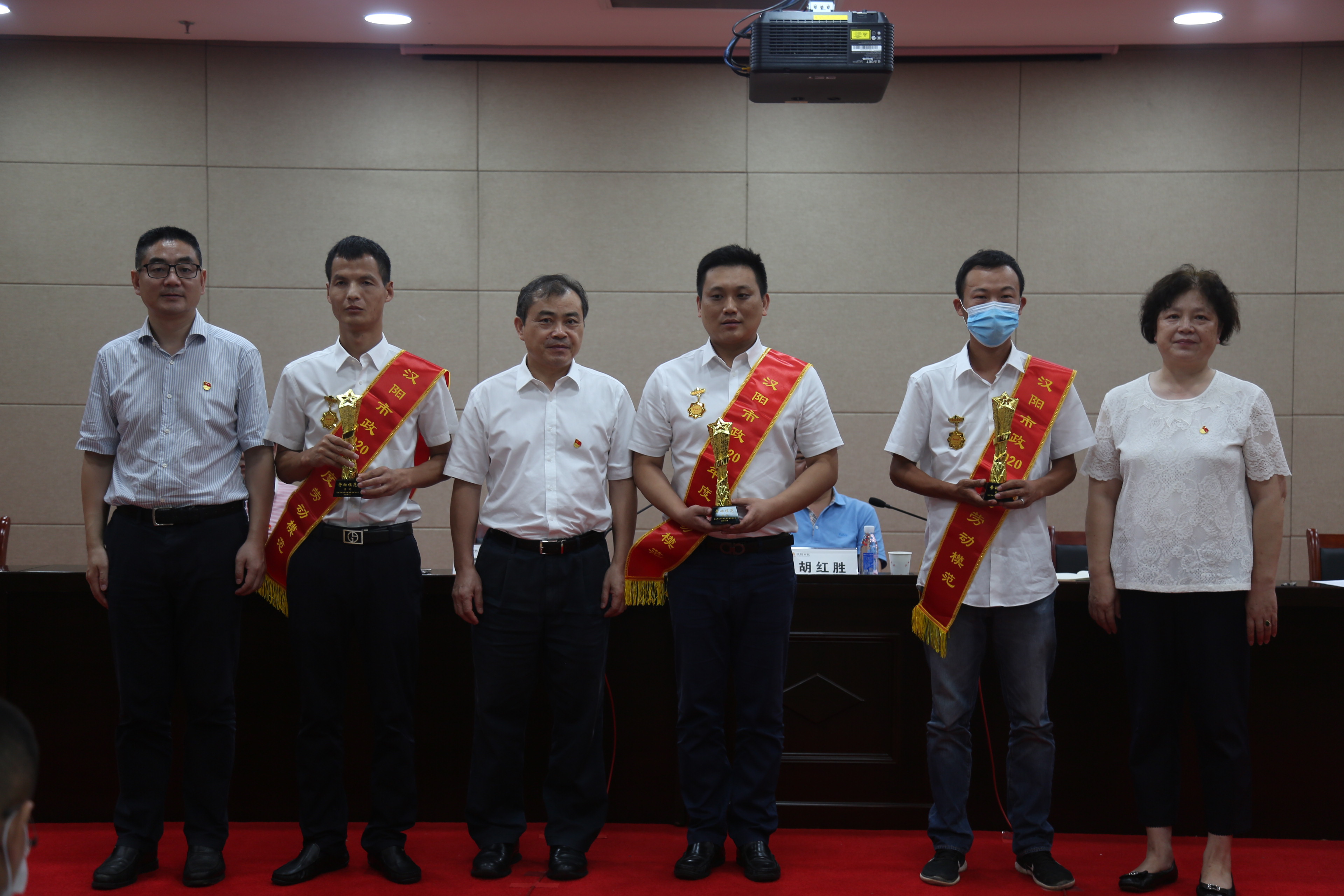 午夜无码伦费影视在线观看果冻