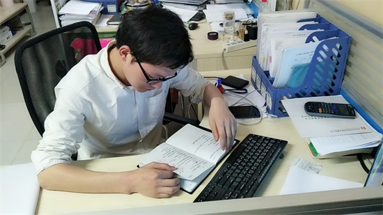 午夜无码伦费影视在线观看果冻